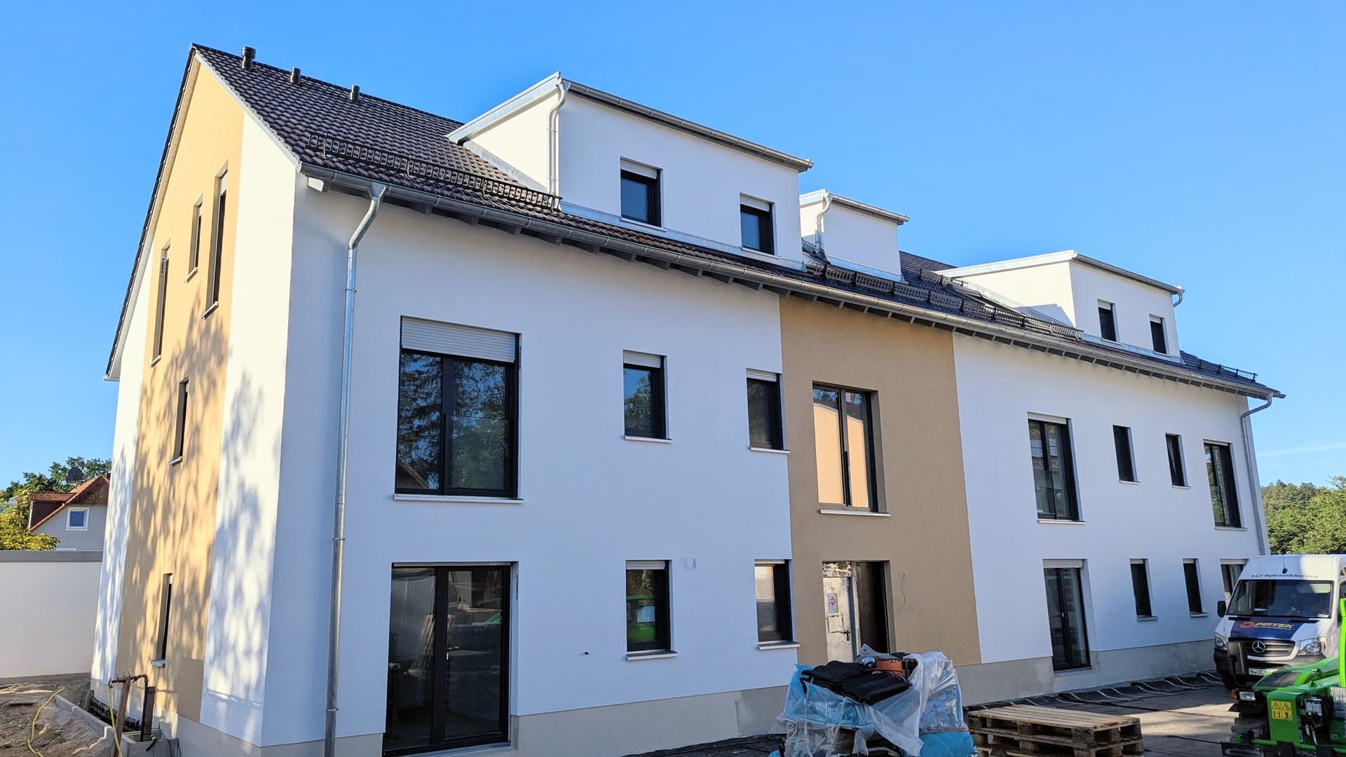 4-ZW im EG Neubau Erstbezug mit Terrasse + Garten, Einbauküche, TG-Stellplatz mit Wallbox