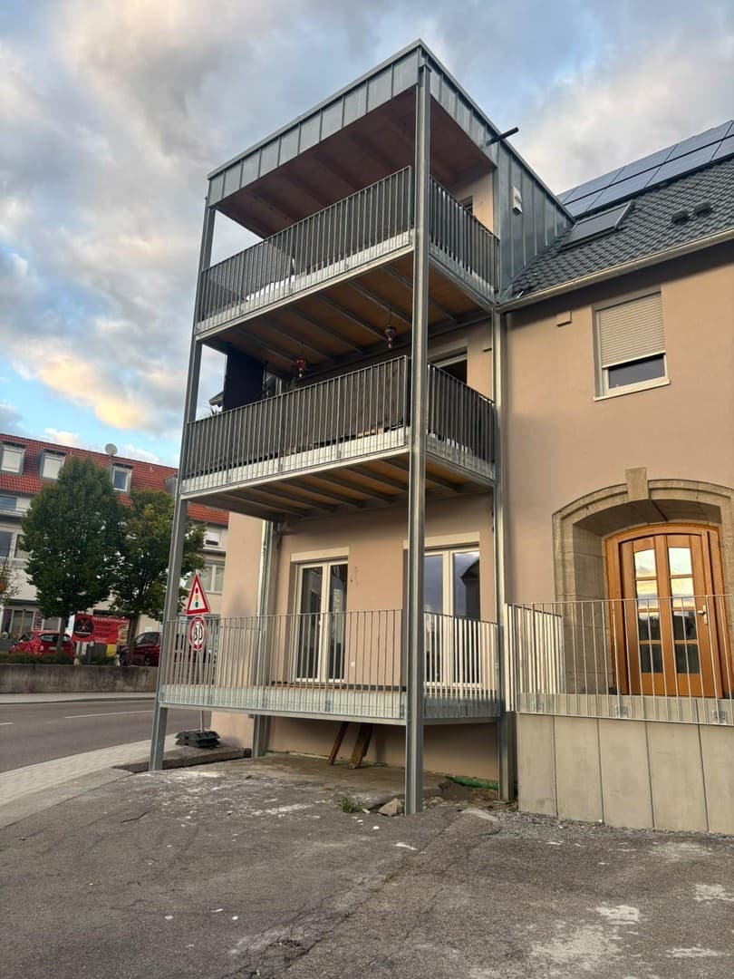 4-Zimmer NEU Kernsanierte Wohnung 111m2 mit großem Balkon