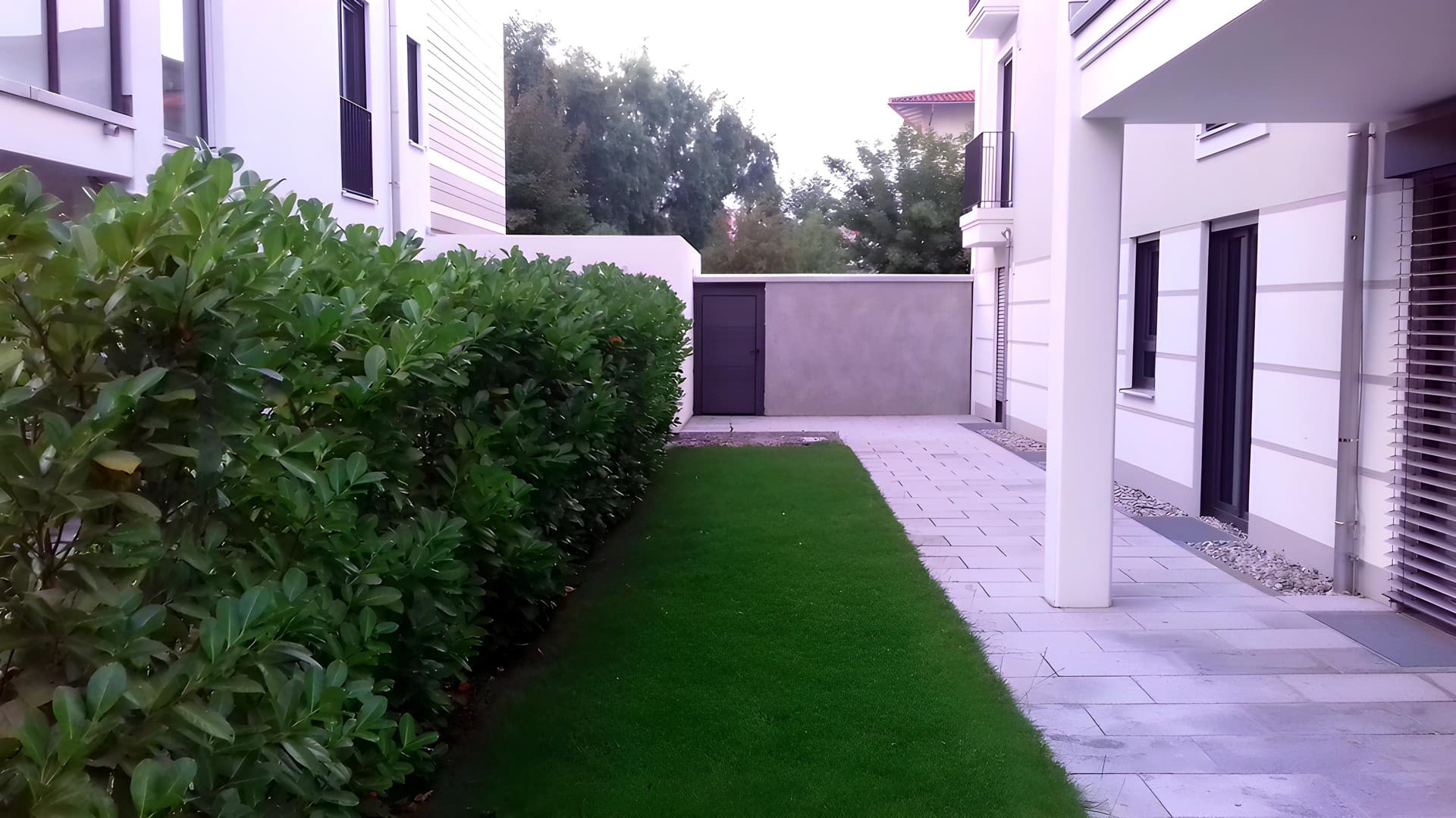 Neuwertige, bezugsfreie 3,5 Zimmer Gartenwohnung in Altmühldorf mit Inntalblick!