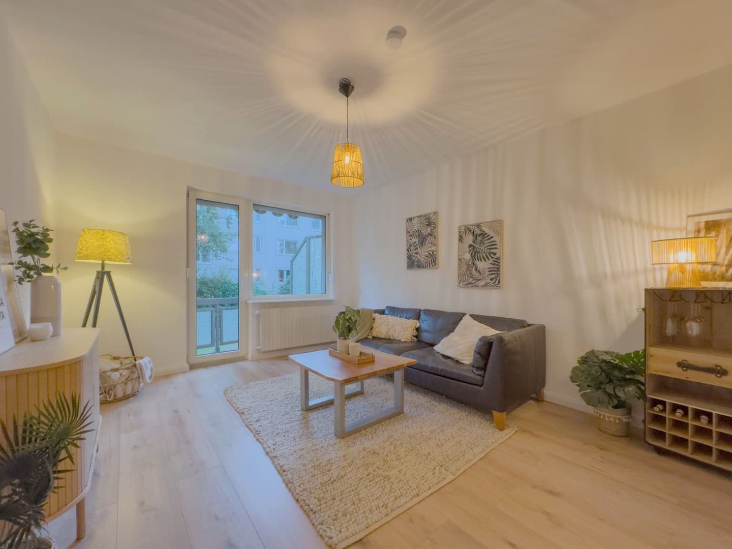Erstbezug nach Sanierung: Moderne 3-Zimmer-Wohnung mit Loggia