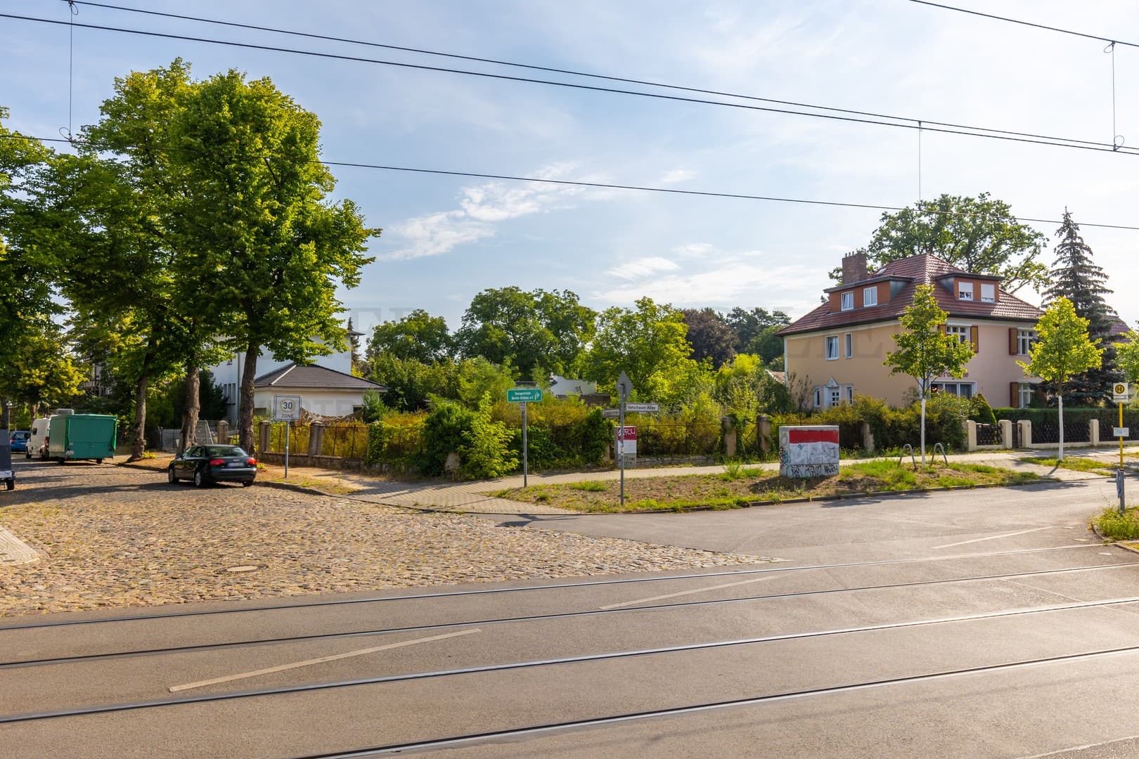 Provisionsfrei! Grundstück für ein kleines MFH, Gewerbe, Villa. Nur 200 Meter zum Wasser.
