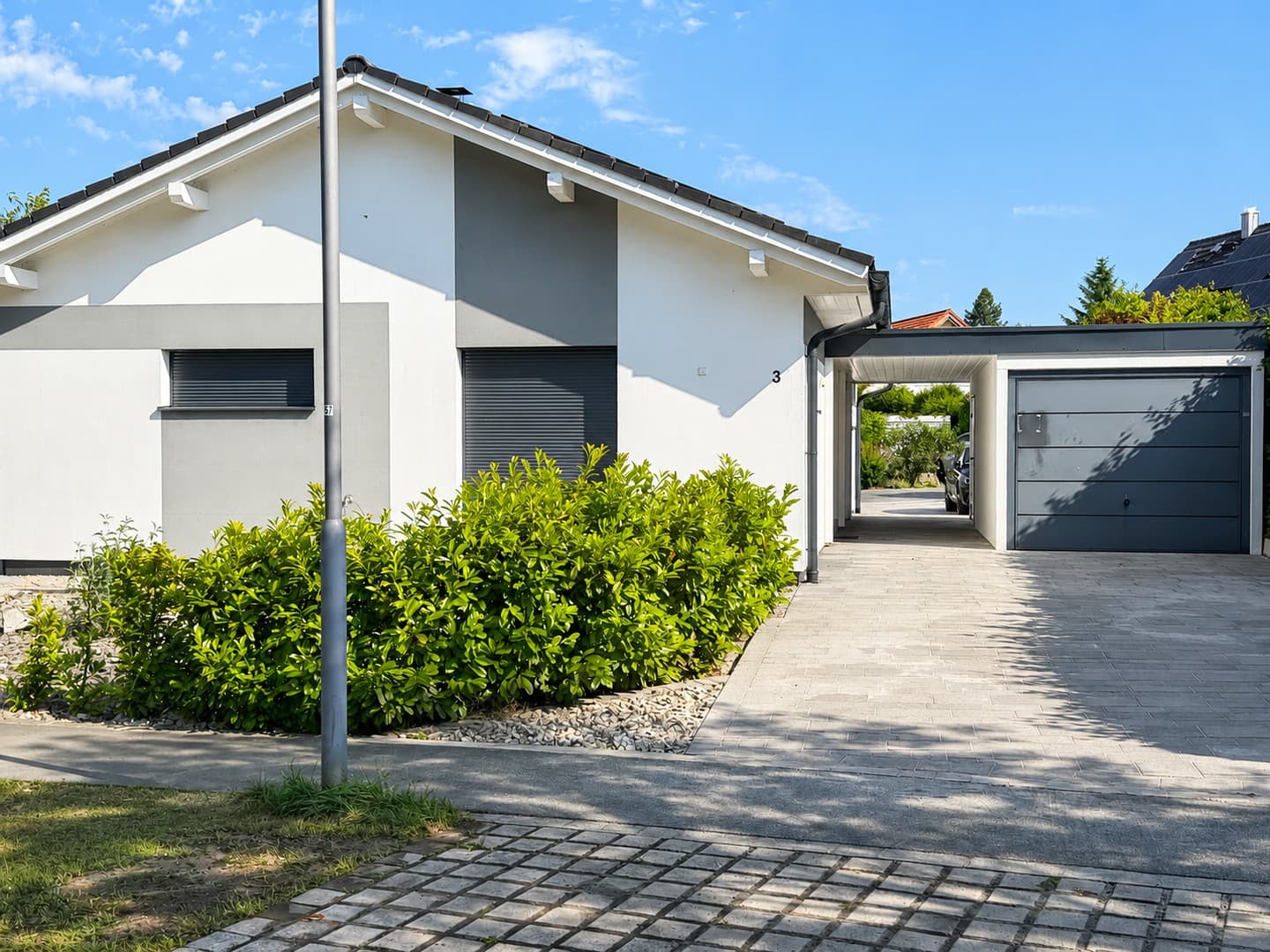 xklusiver Bungalow - Niedrigenergiehaus - Erdwärme + PV-Anlage - Neubaugebiet