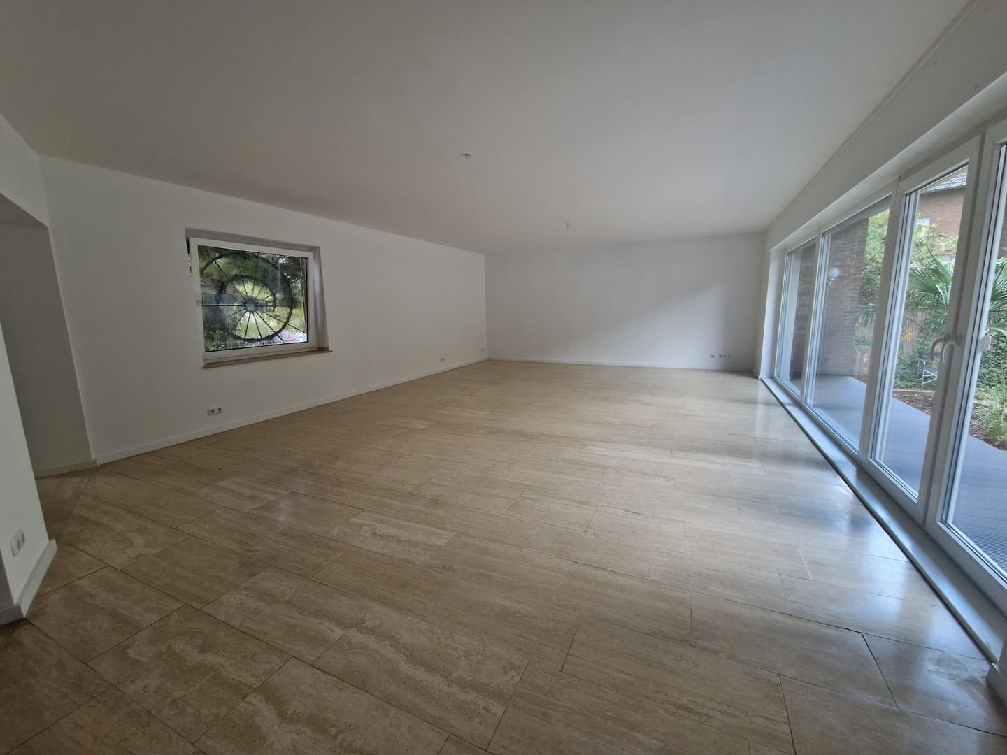 Buchholz! Haus im Haus - 156 qm EG-Wohnung mit Terrasse, Garten und gr. Garage