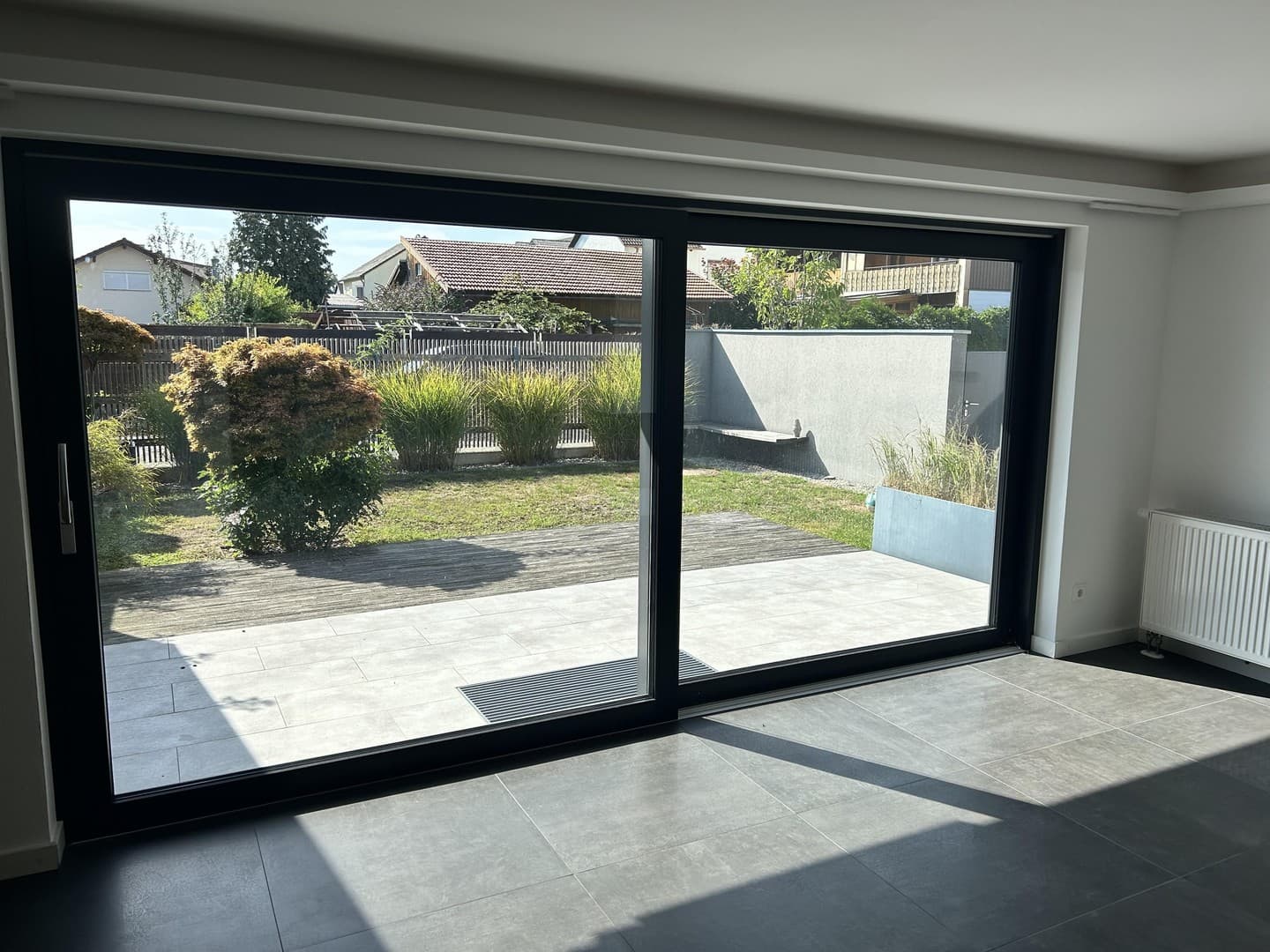 Moderne, helle und offene Doppelhaushälfte mit Garten