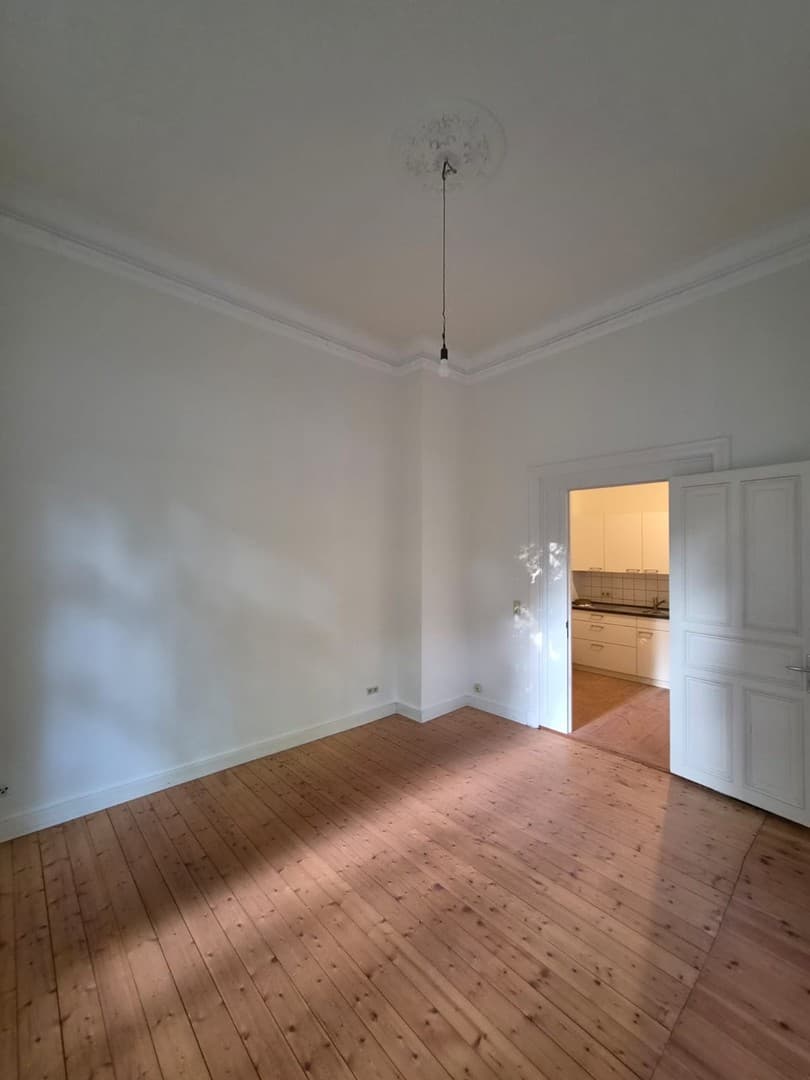 Modernisierter Altbau - mit 4 Meter hohen Stuckdecken im Herzen von Eimsbüttel