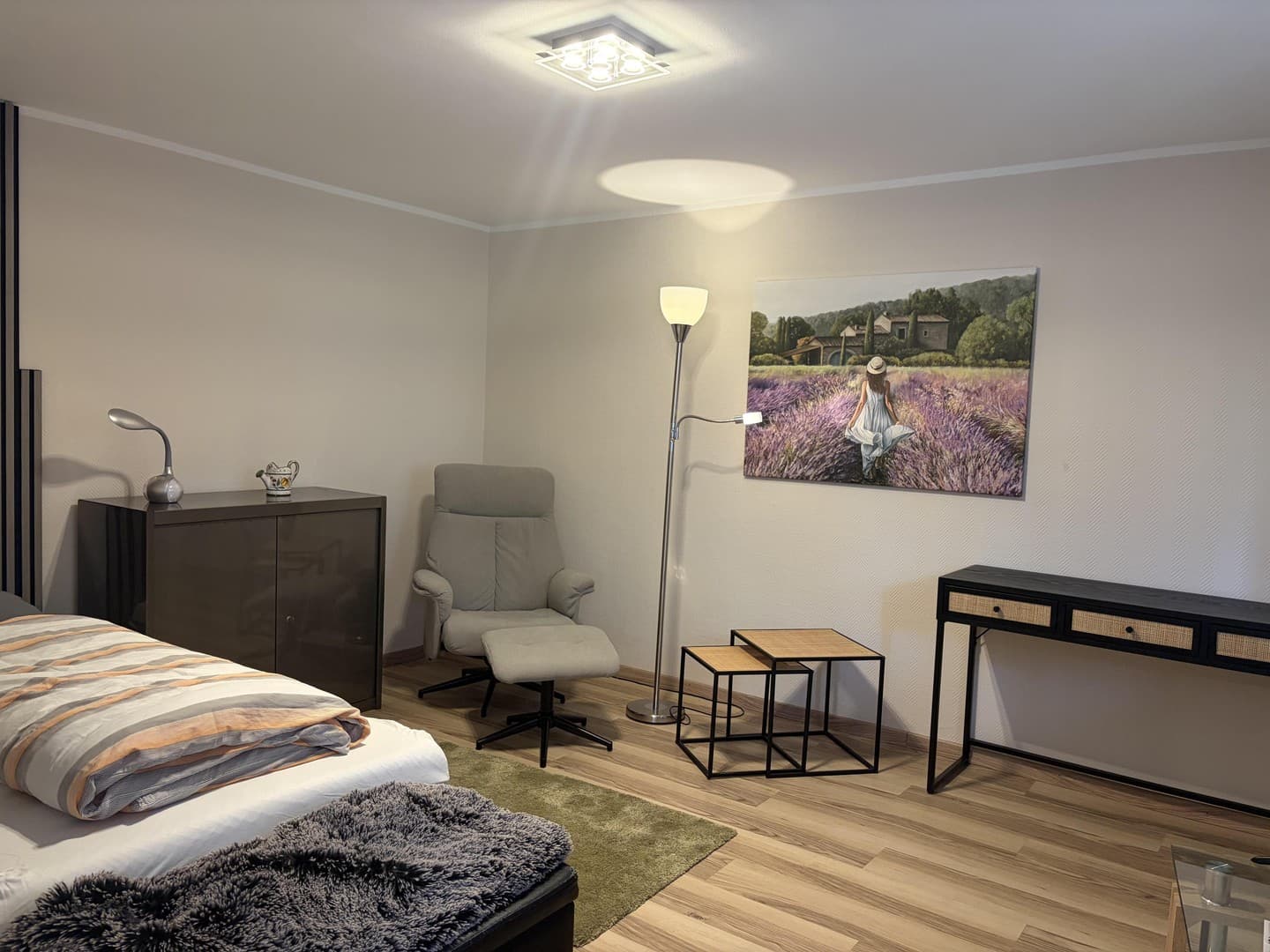 Schickes zwei Zimmer Apartment, voll eingerichtet