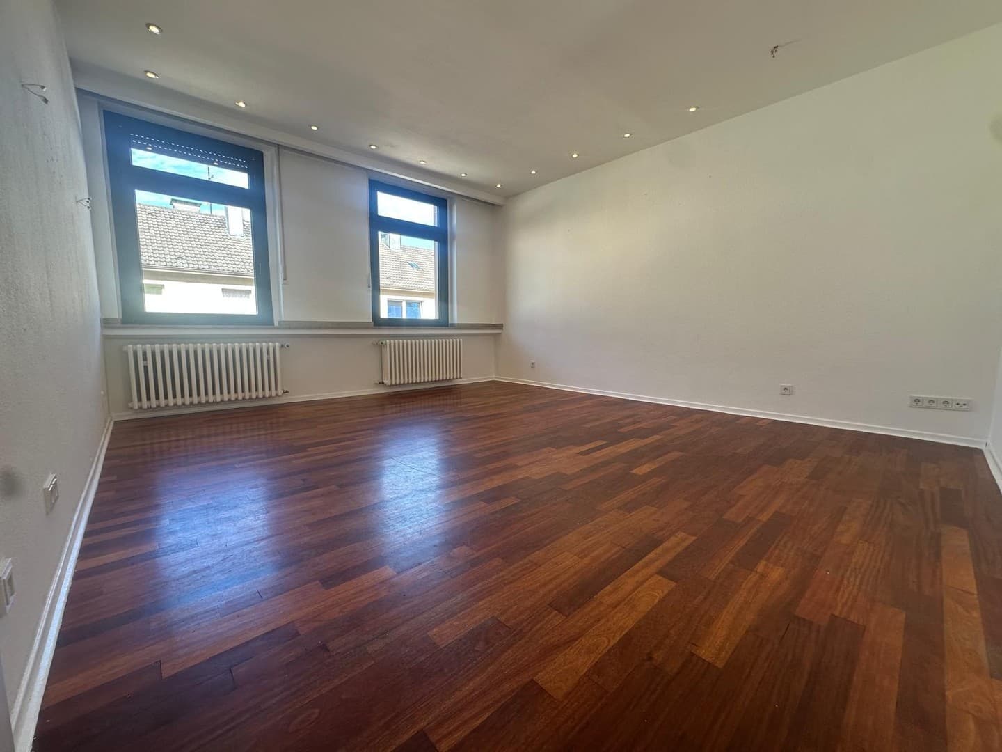 Frisch renovierte, helle 3 - Zimmer Wohnung in ruhigem Haus direkt an den Barmer Anlagen
