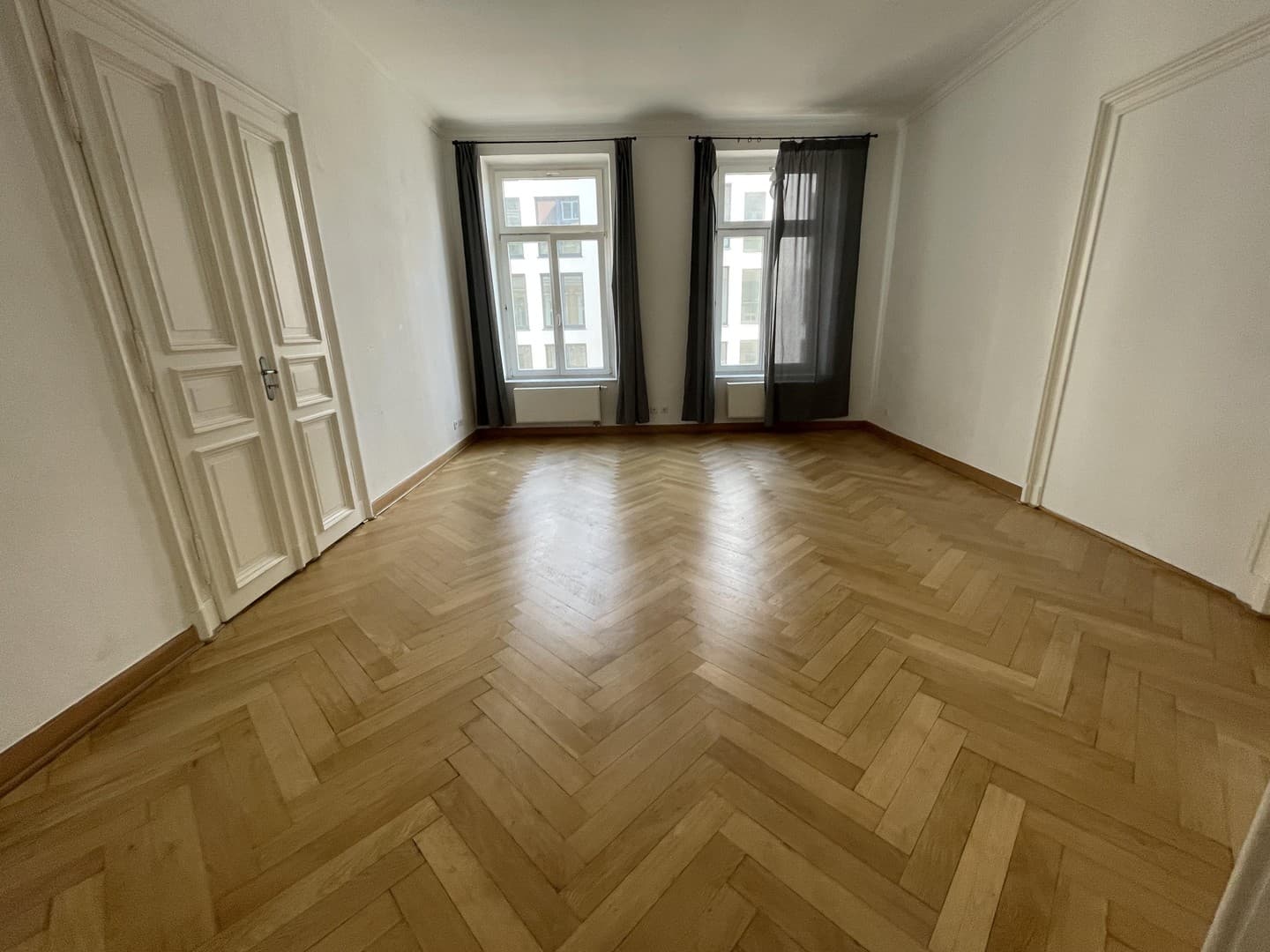 Exclusive sanierte Praxis-, Kanzlei-, Büro- mit Einbauküche, Balkon im Musikerviertel zu vermieten