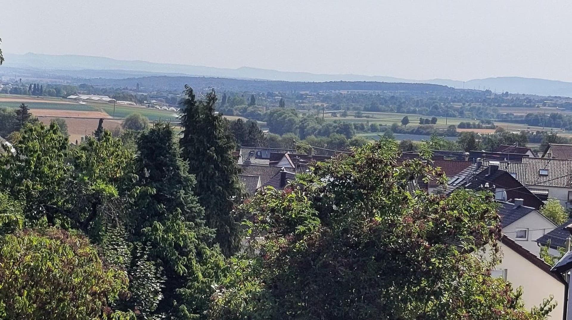 Großes Reihenhaus mit Weitblick und viel Potential