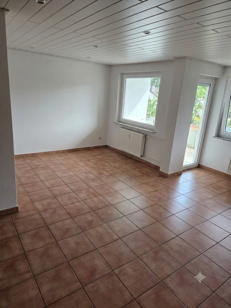 Schöne 2 Zi. Whg mit EBK, Balkon & Stellplatz in Sennestadt!