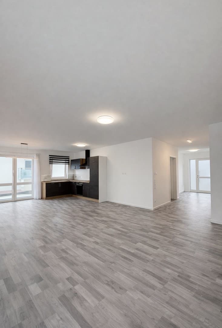 Barrierefreie 4-Zimmer-Erdgeschosswohnung mit Balkon, PV-Anlage, Gäste-WC & 2 Stellplätze