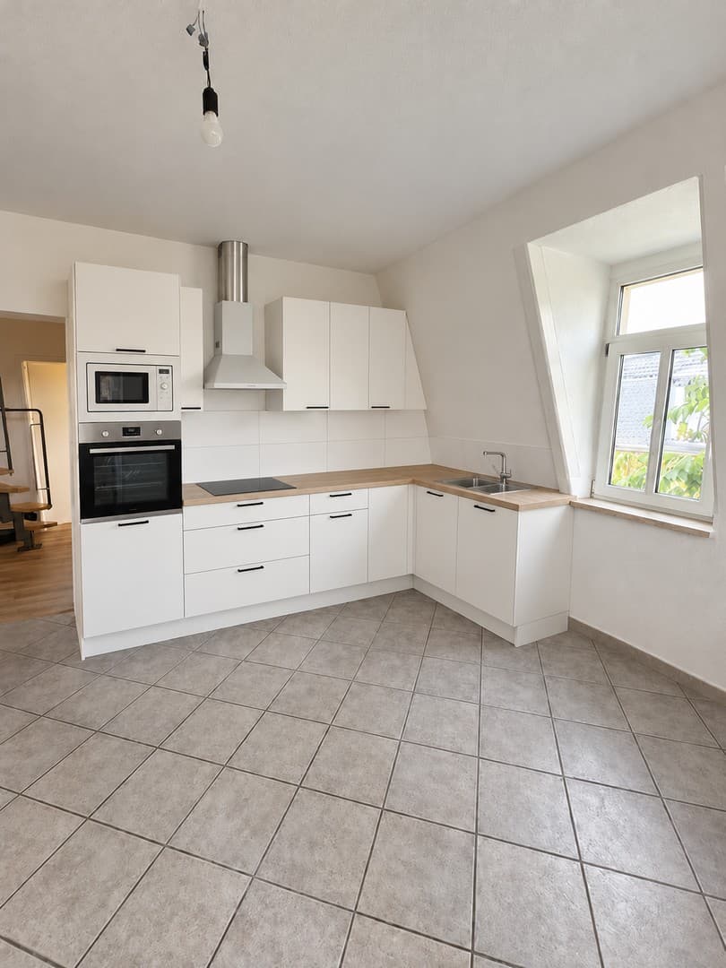 Helle Maisonette mit moderner Küche, 2 Bädern und 3 Zimmern