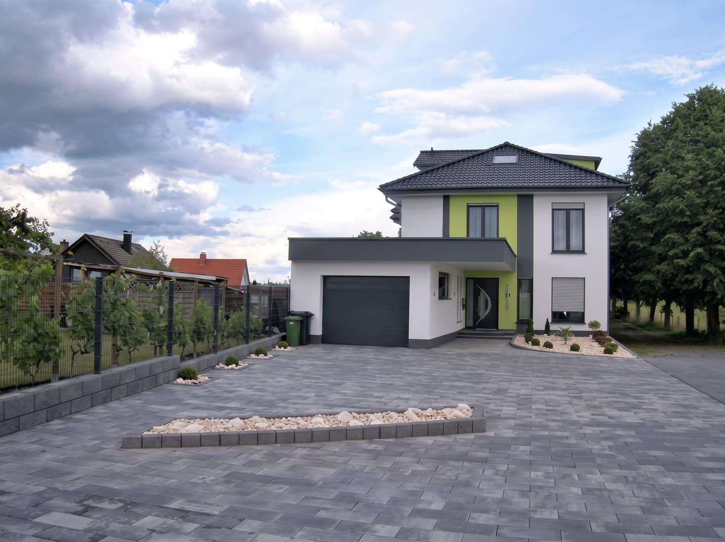 Moderne Luxusvilla: 432 m² Wohnfläche, PV-Anlage, Wärmepumpe & Sauna