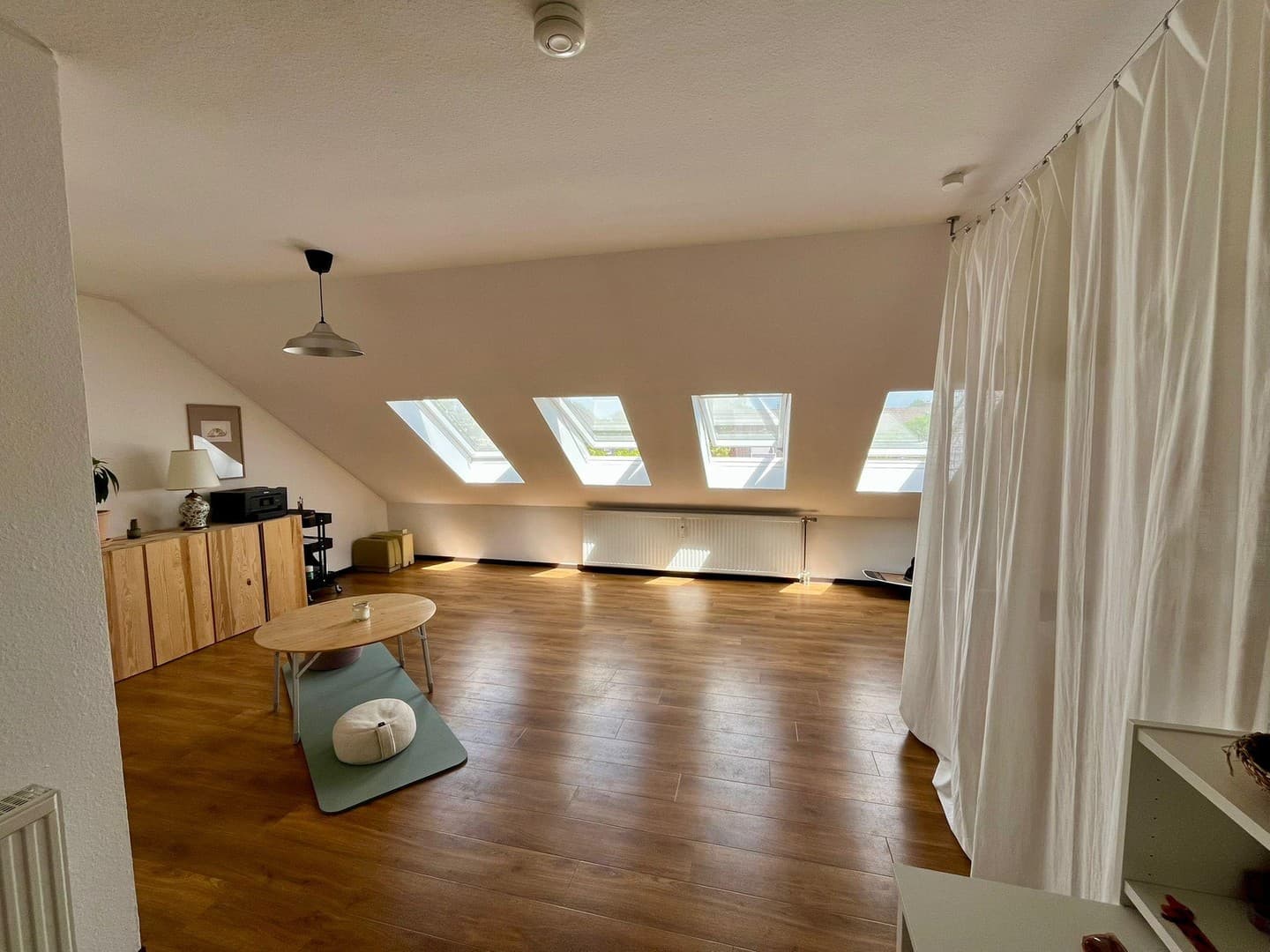 Dachgeschosswohnung mit Loft-Charakter und Balkon