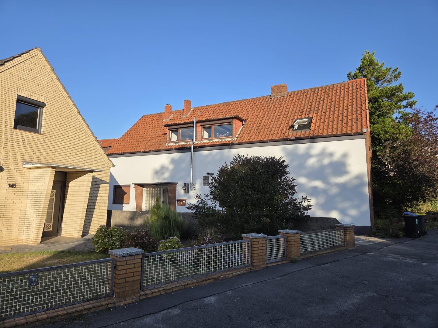 Erdgeschosswohnung mit großer Terrasse im Dreiparteienhaus in Rönnebeck