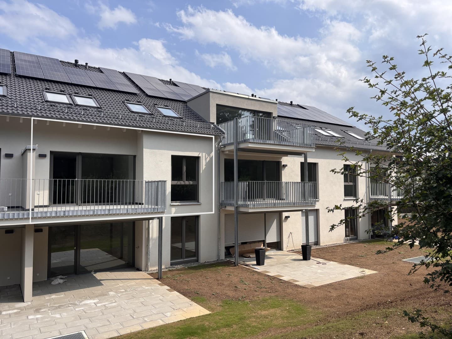 Moderne 2-Zimmer-Neubau-Wohnung mit Küche, Balkon und 2 Stellplätzen in Nürtingen-Oberensingen