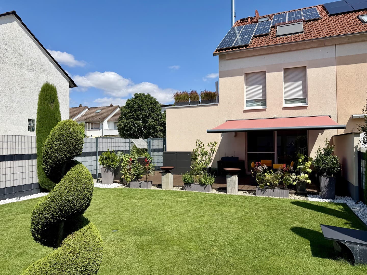 Einziehen & wohlfühlen: KfW-55-Reihenendhaus mit Garten & großer Dachterrasse