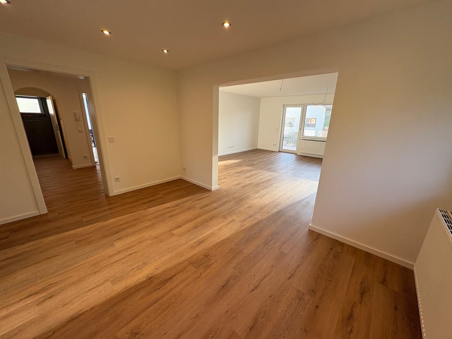 Traumhafte Wohnung im EG mit Terasse, Balkon und Garten