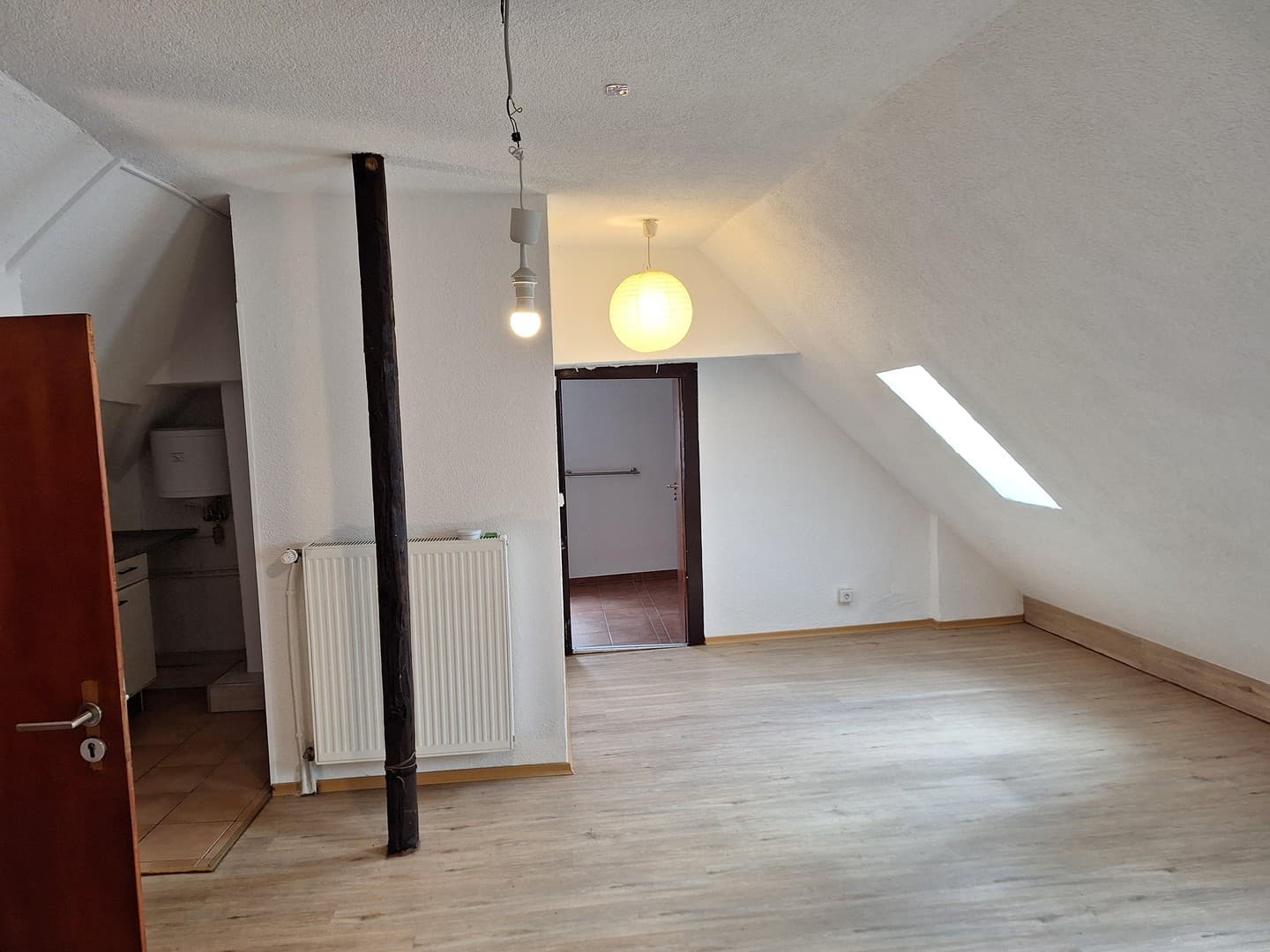 2 Raumwohnung mit Kochnische DG Gaustrasse XXX