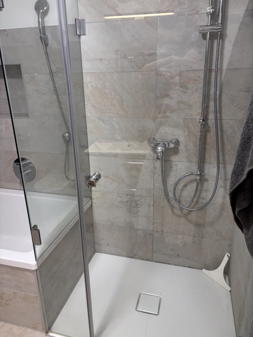 schöne Wohnung mit Büro/Lager,gr.Terrasse,viel grün, ökolog. isoliert, niedriger Gewerbest.NUR 240%
