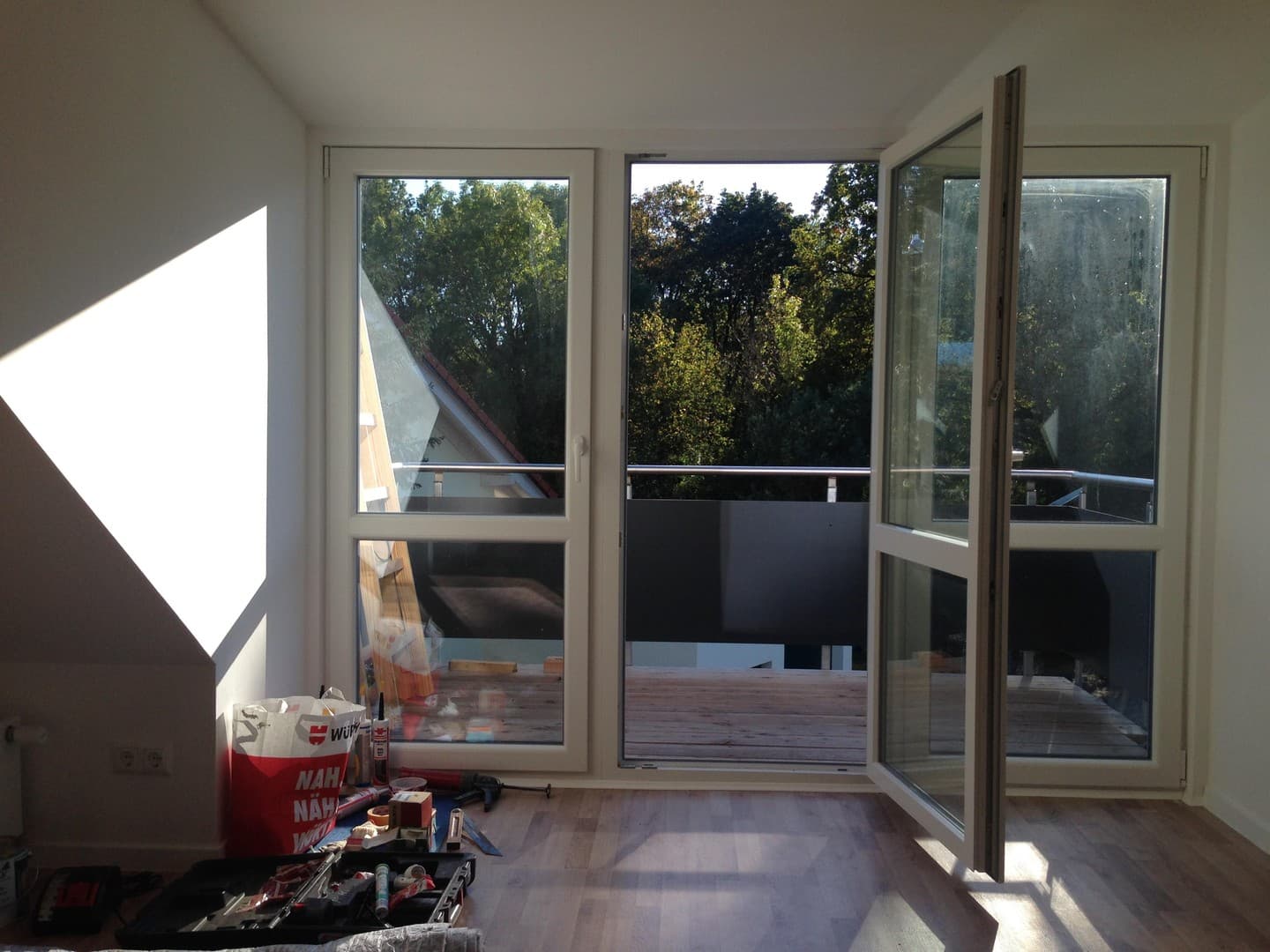 3 Zi. Dachgeschoss Wohnung mit gr. Balkon in Waldtrudering ab 01.12.26
