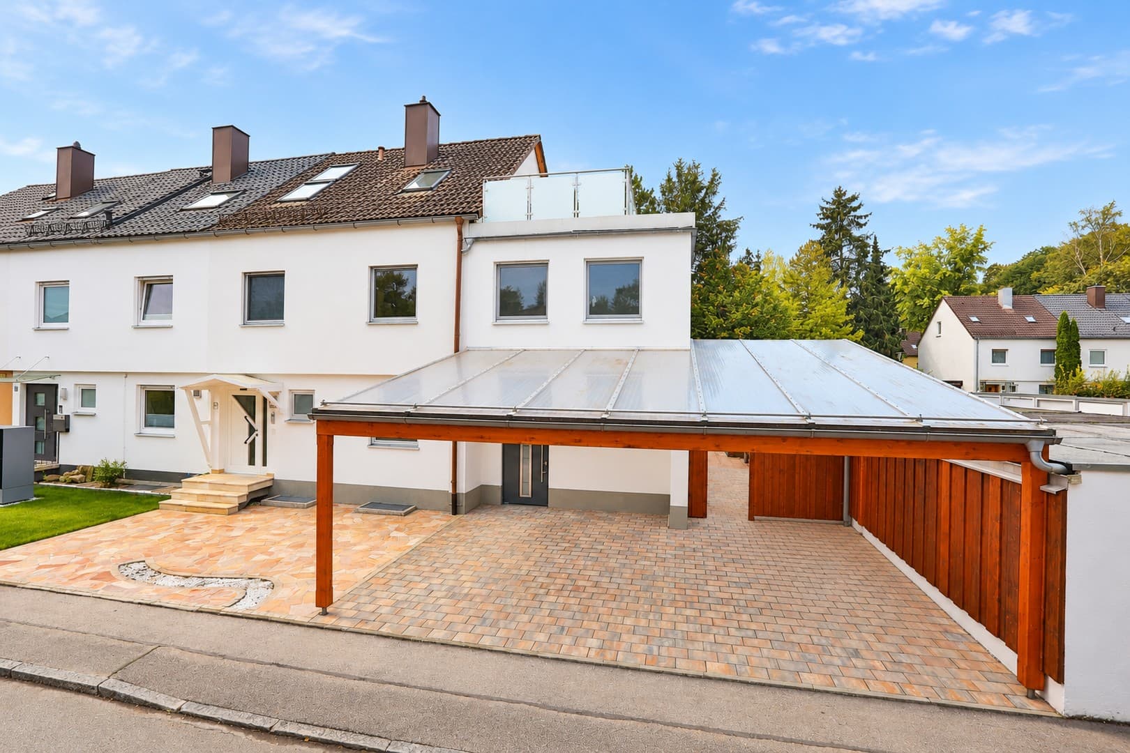 Großzügiges Reiheneckhaus mit ca. 205 m² Wohnfläche & großem Garten – provisionsfrei