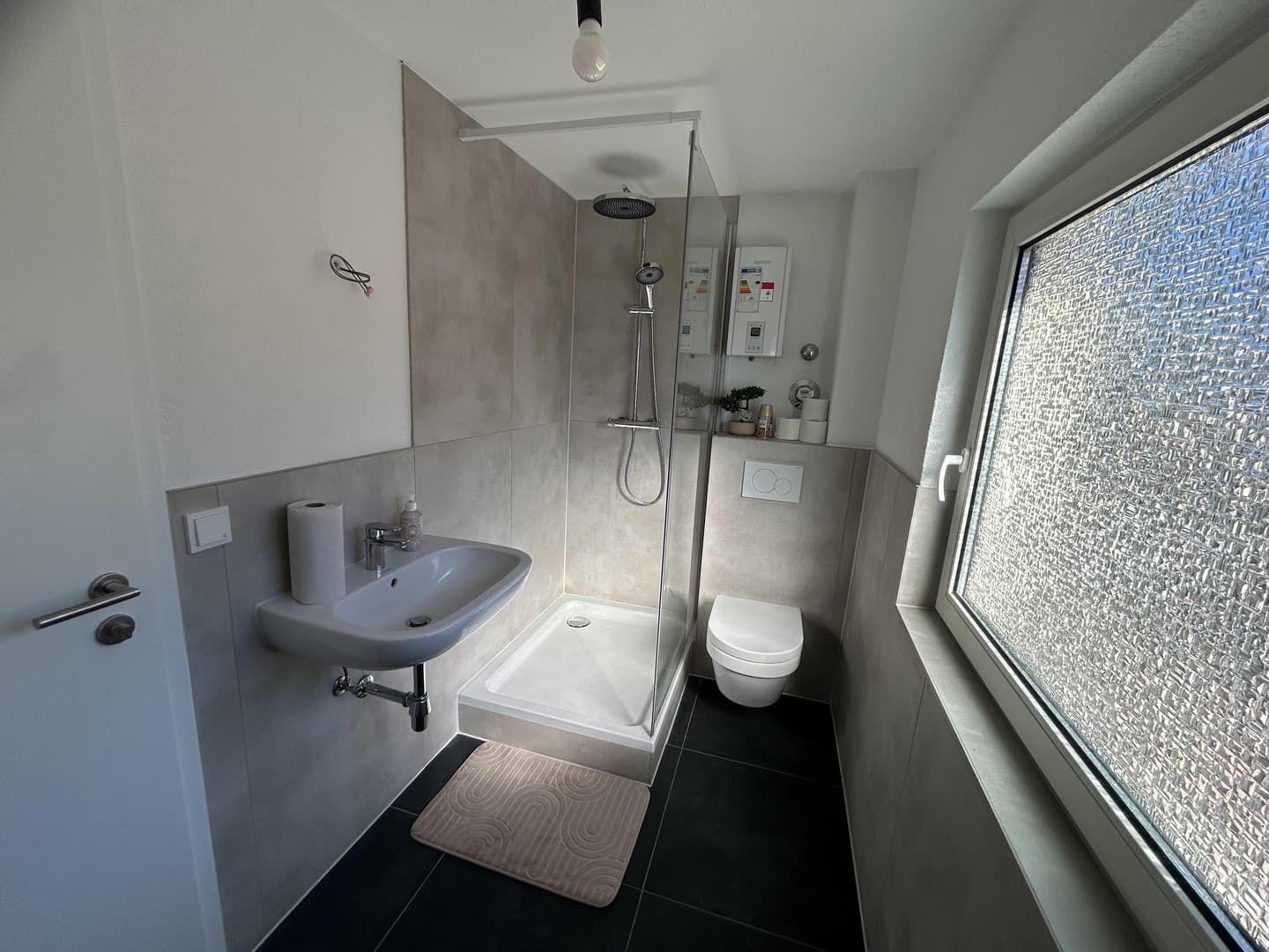 Frisch sanierte 2-Zimmer-Wohnung mit hervorragender Verkehrsanbindung (EG-Wohnung ist reserviert)
