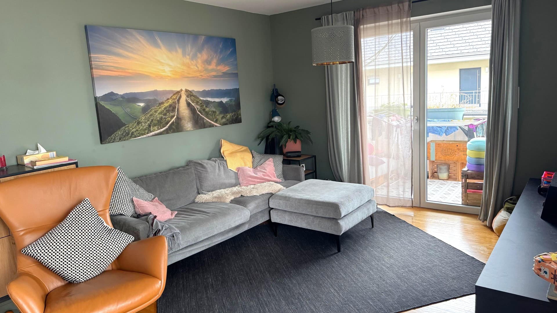 Hochwertige 4,5-Zi. Maisonette Whg. m. 3 Balkonen, EBK u. Aufzug im Zentrum Grafings