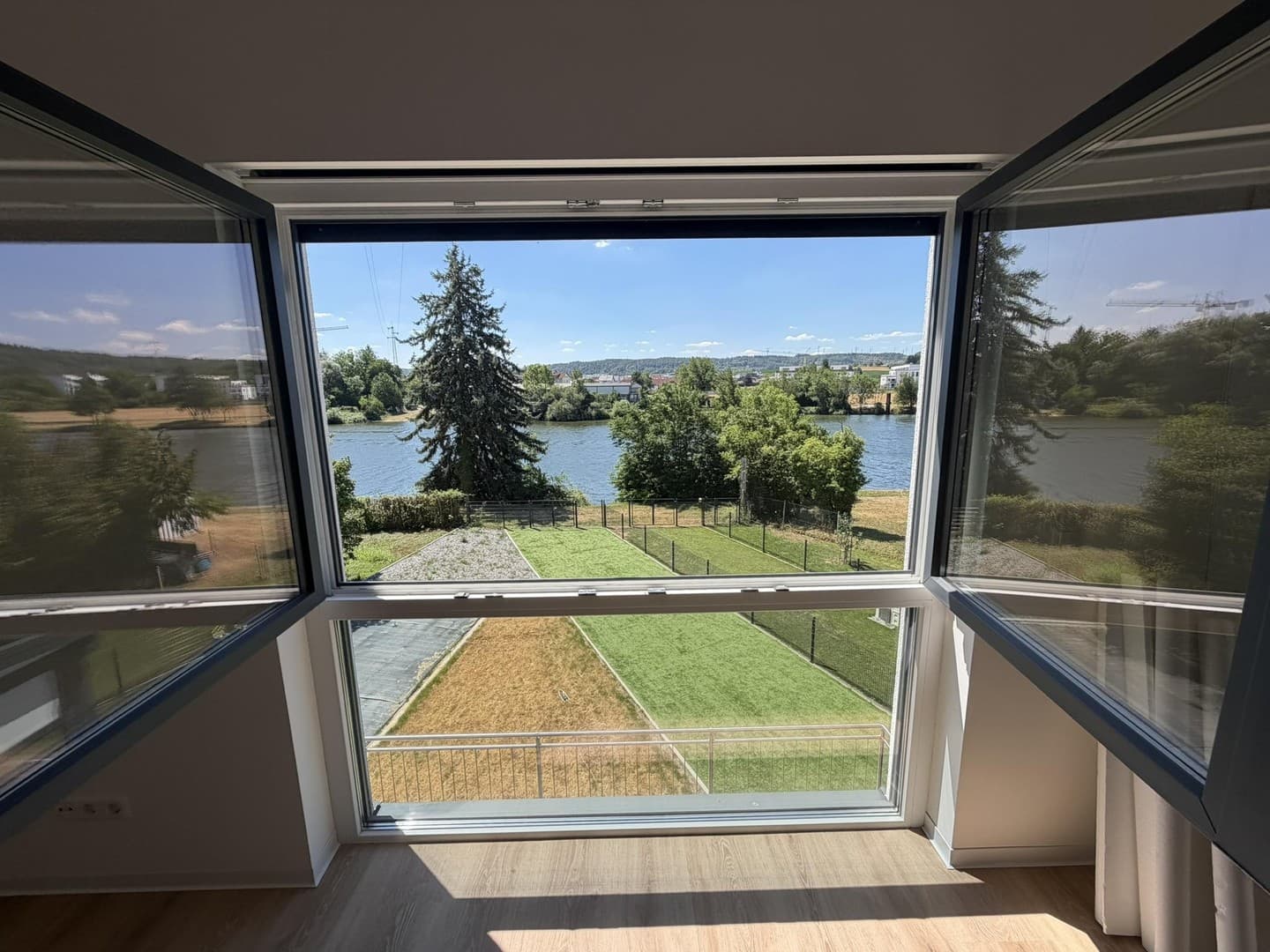 Einfamilienhaus mit traumhaftem Neckarblick | A+ Energiehaus | 4 Stellplätze