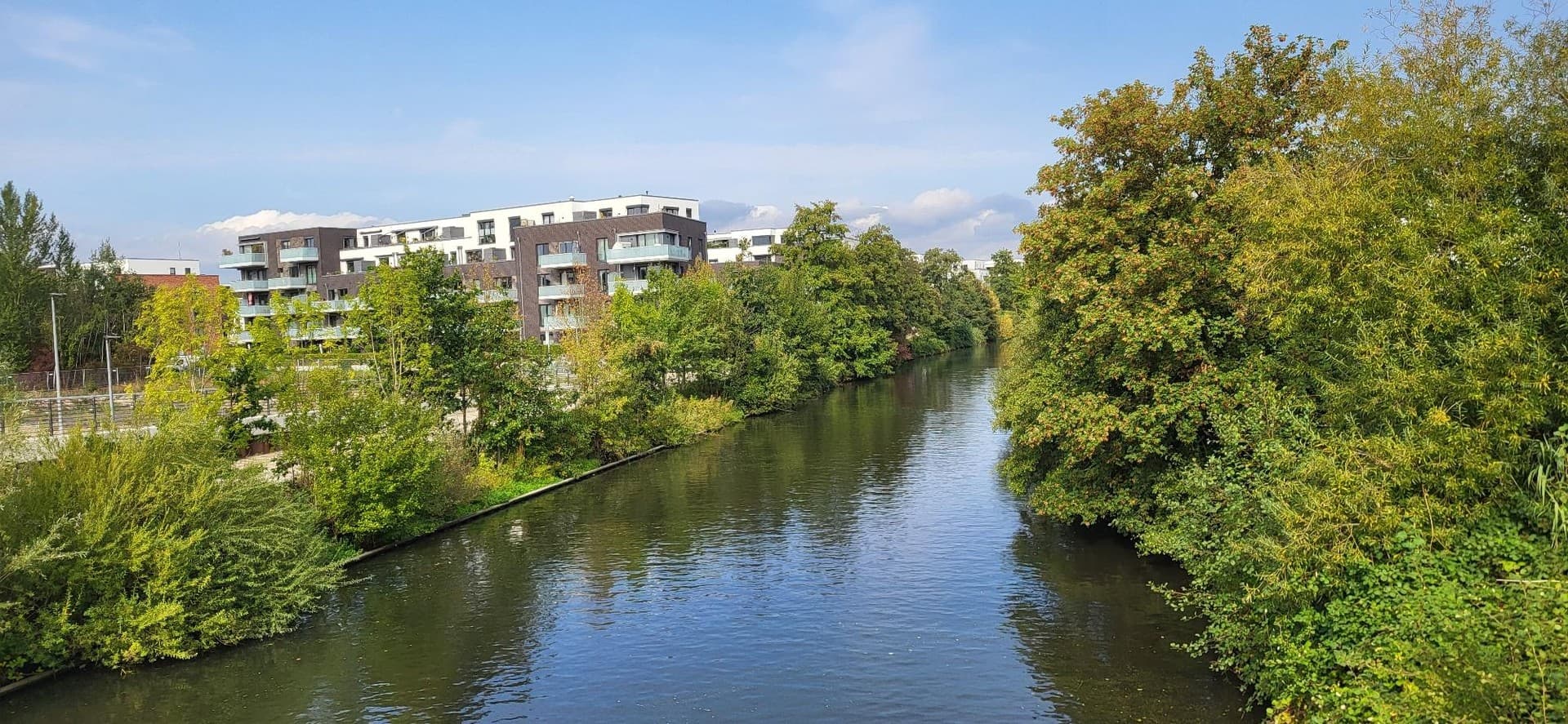 MODERNE, NEUWERTIGE, BARRIEREFREIE 3-ZIMMER-WOHNUNG AM SCHLEUSENGRABEN IN BERGEDORF