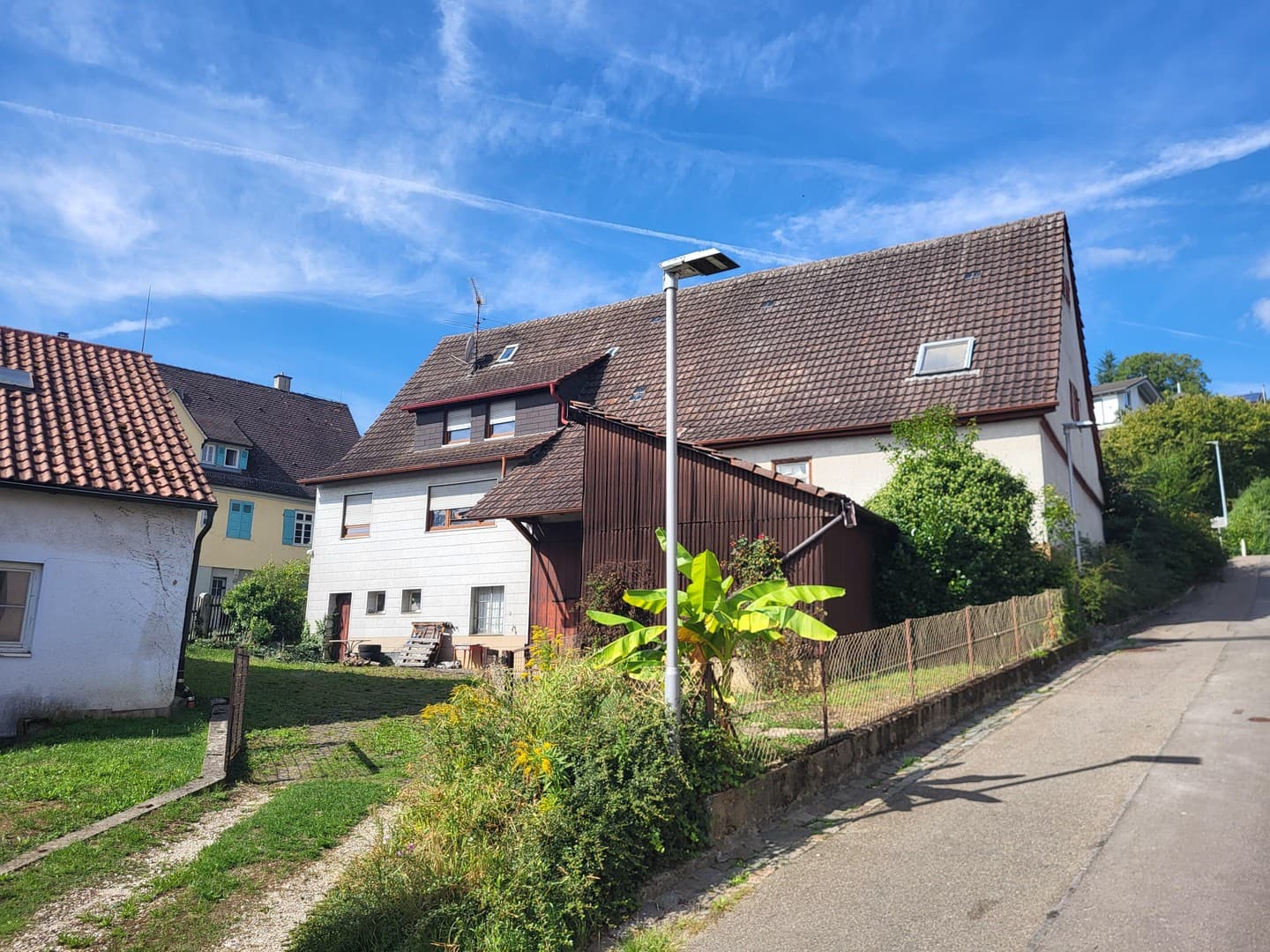 Vielseitiges, renovierungsbedürftiges Wohngebäude mit Scheune in Unterensingen
