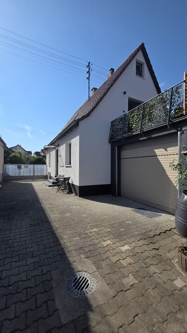 Einziehen & wohlfühlen: Modernisiertes Stadthaus mit Garage und Terrasse – provisionsfrei