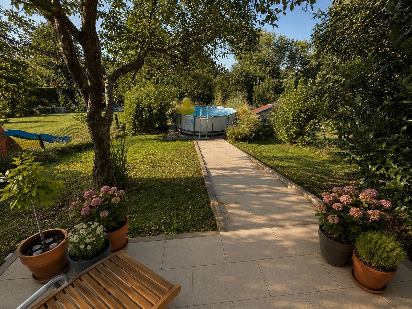 Anschauen. Verlieben. Einziehen. Modernisierte Doppelhaushälfte mit schönem Garten.