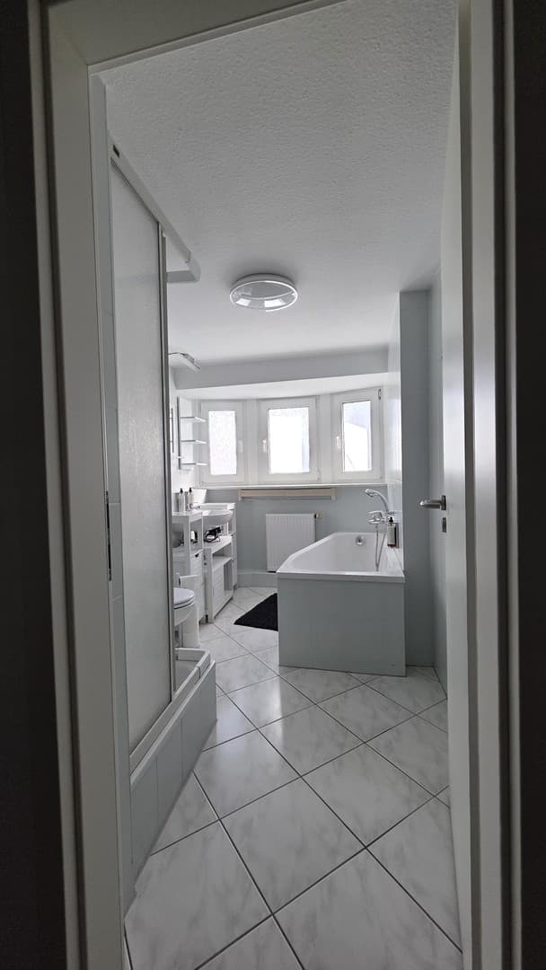 3-Zimmer, Balkon, Einbauküche & Tageslichtbad