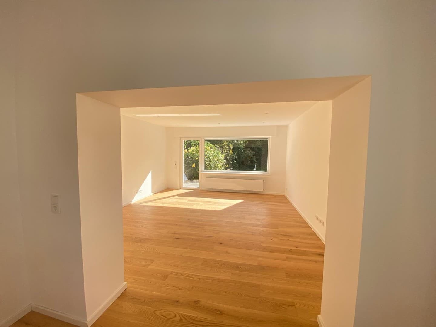 Kernsanierte 3,5-Zimmer-Wohnung mit Terrasse & Garten mitten in Neheim