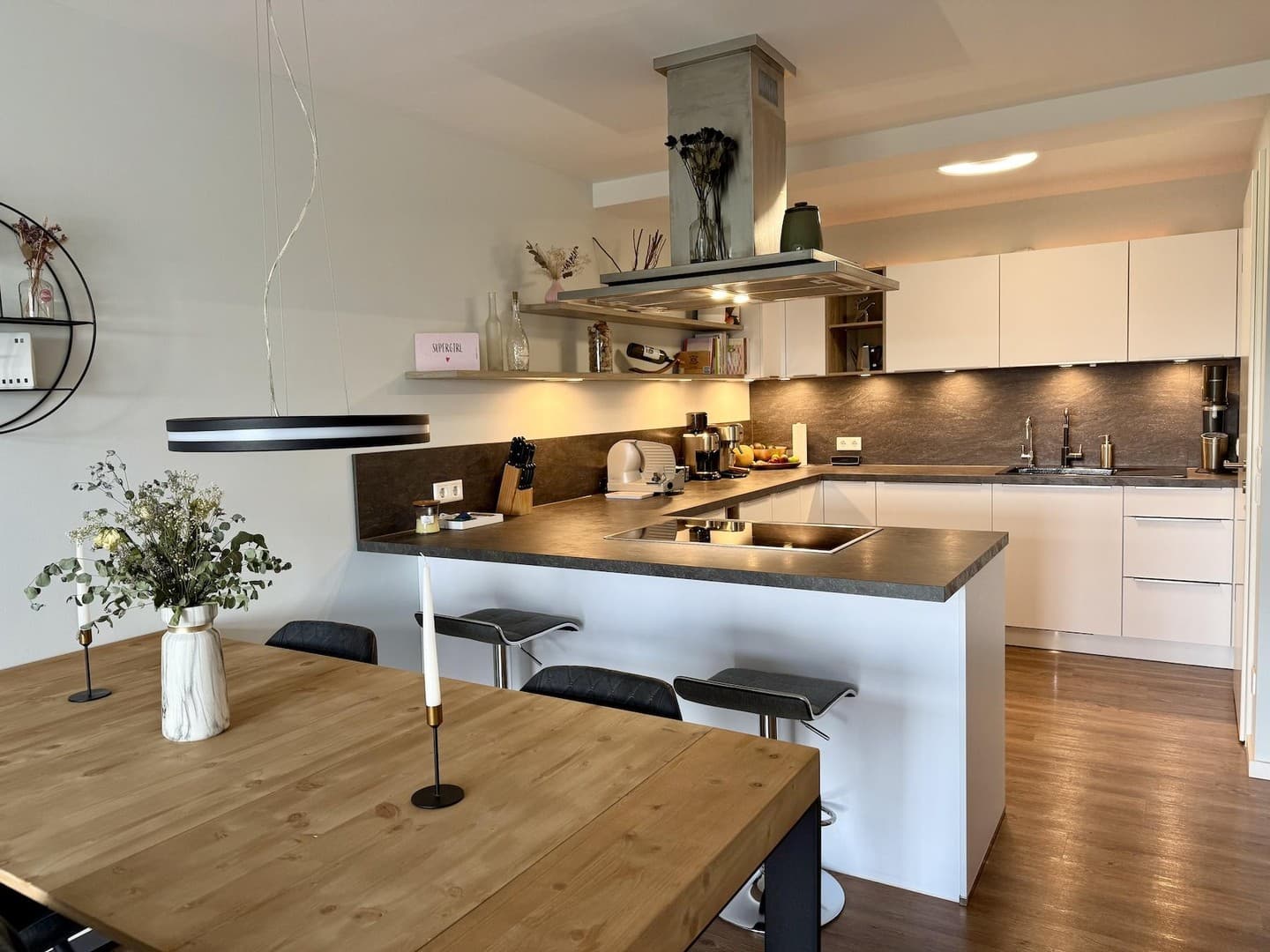 Moderne 3-Zimmer-Wohnung mit Balkon, Aufzug, Aussicht mit gehobener Ausstattung