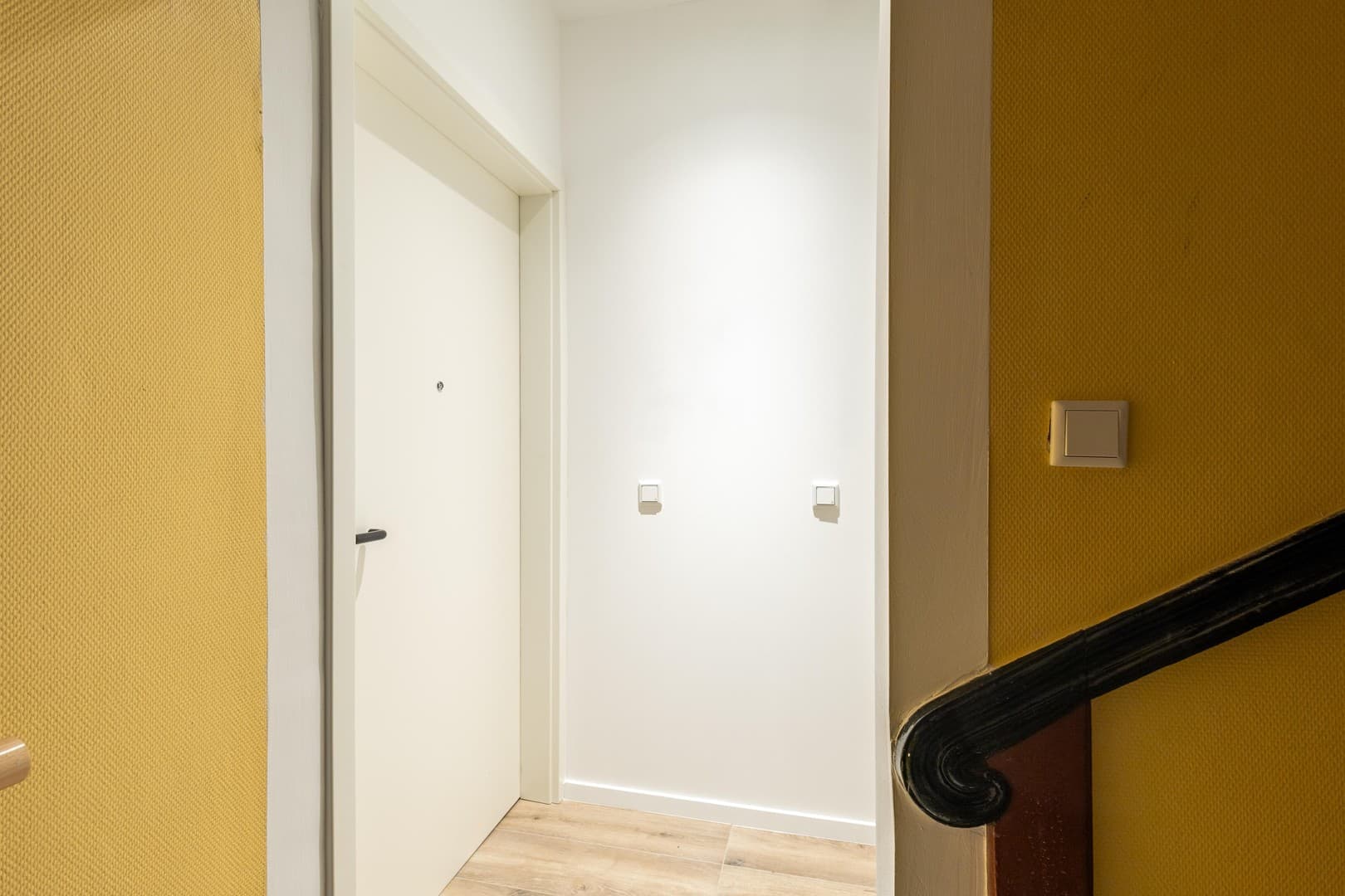 Großzügige modernisierte 4-Zimmer-Altbauwohnung mit Dachterrasse in zentraler Fürther Lage