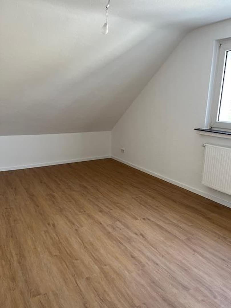 Schöne renovierte 2-Zimmer-Wohnung in attraktiver Lage; Uninah