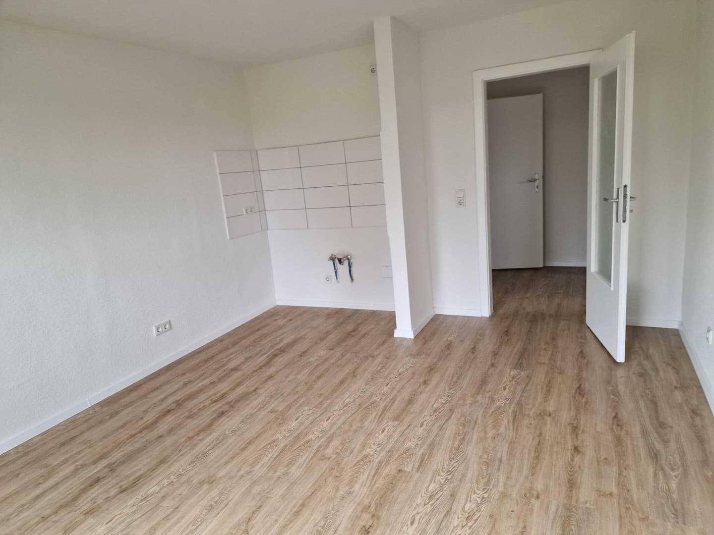 Schöne renovierte 1 Zimmer-Wohnung in zentraler Lage, Uninah