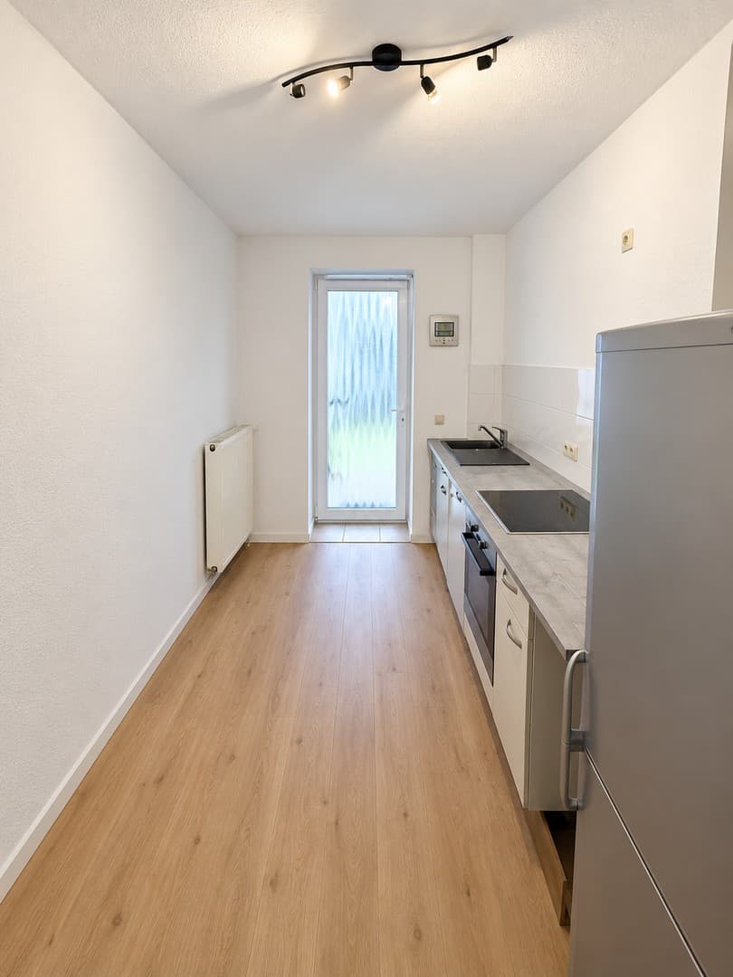 1 Zimmer mit separater Küche und eigener Terrasse, nahe Hauptbahnhof (auf Wunsch möbliert)