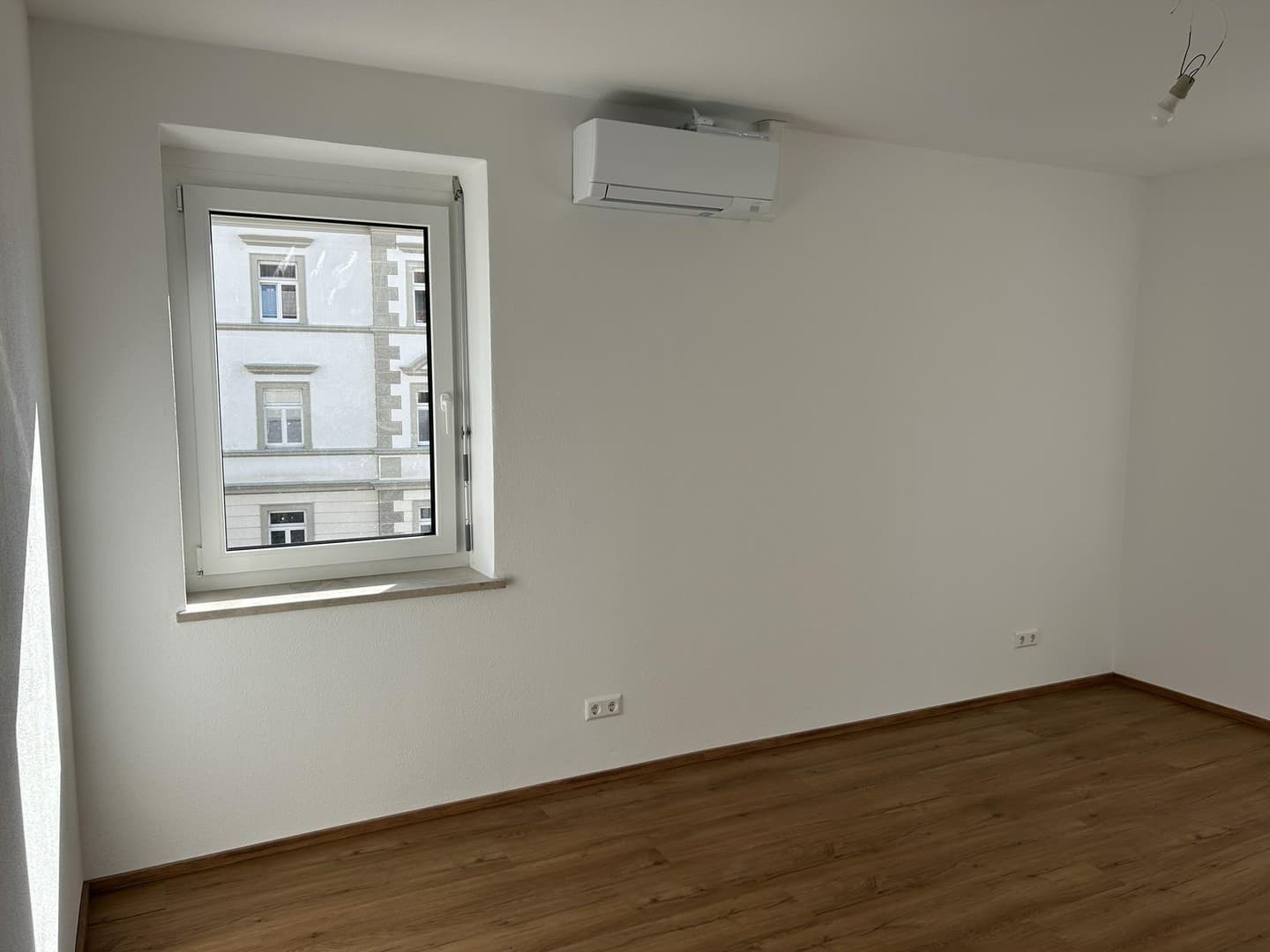 Vorankündigung: Neu sanierte 3 Zimmer Wohnung mit sonnigem Balkon, Aufzug, TG-Stellplätzen