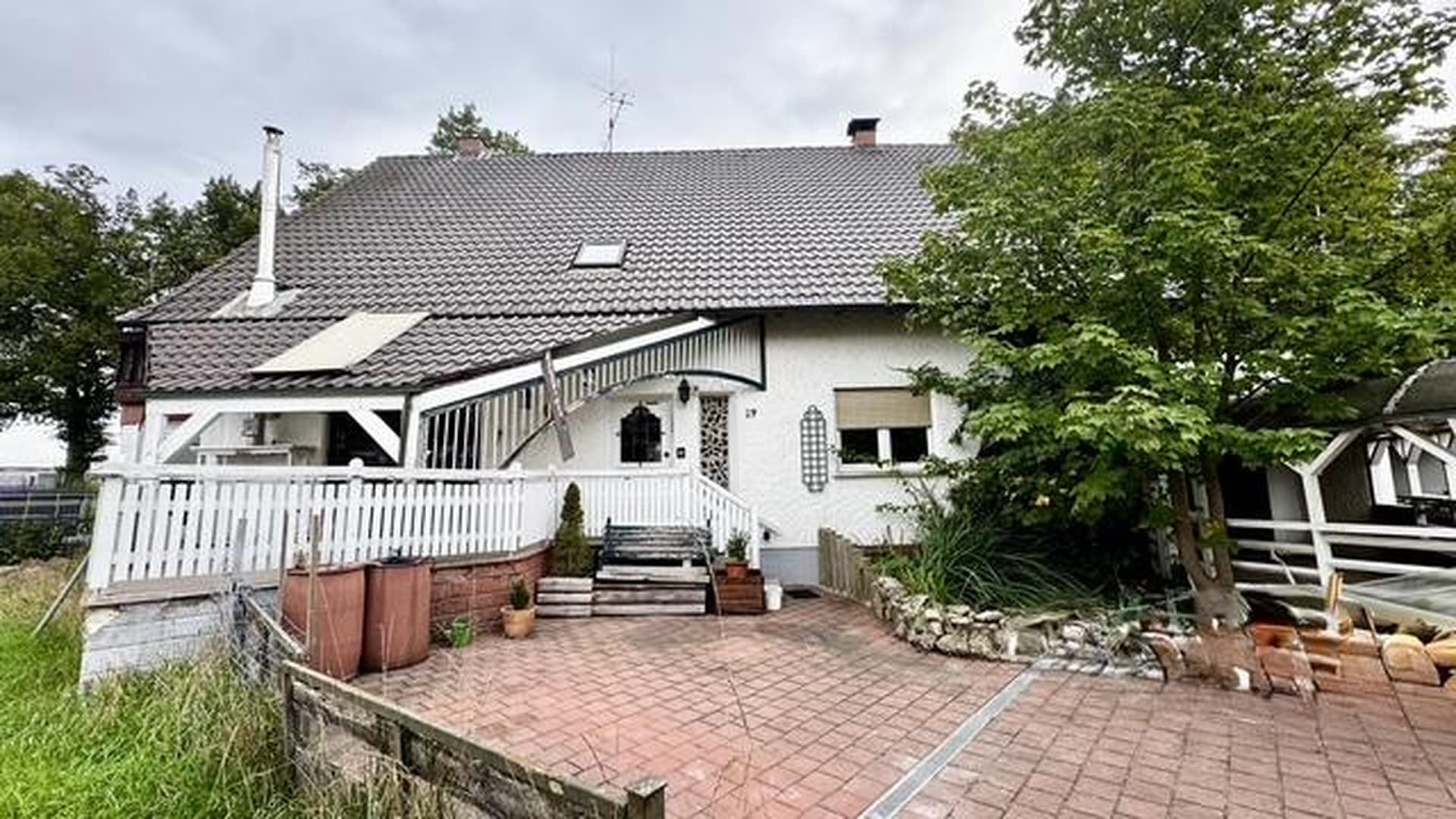 Provisionsfrei: Zweifamilienhaus in familienfreundlicher Lage von Sassanfahrt