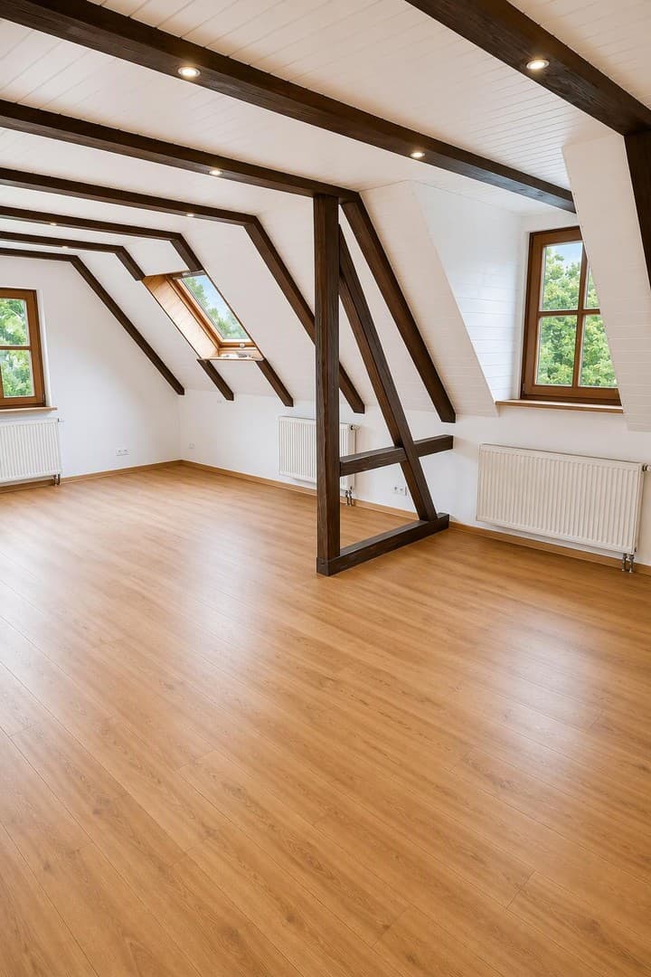 Erstbezug nach Sanierung | 4 Zi., großer Balkon, Garten, Dachbereich & 2 Garagenstellplätzen