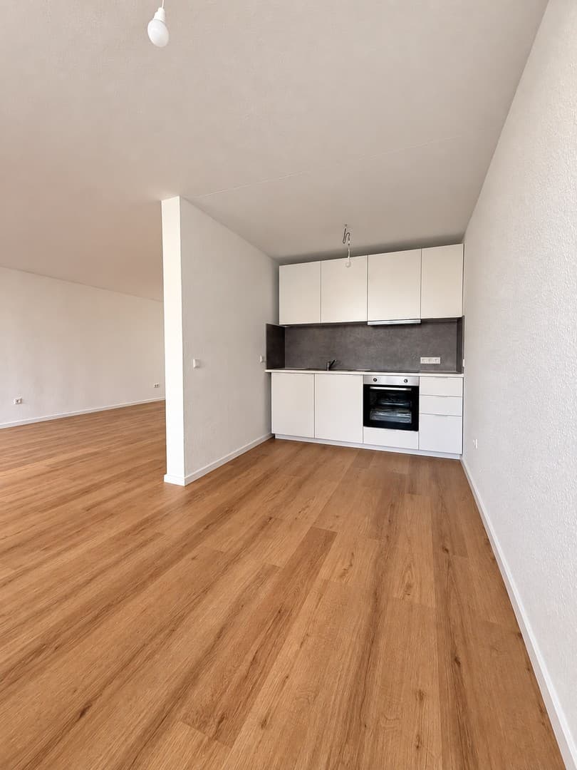 Erstbezug nach Kernsanierung - helle 1,5 Zimmer Wohnung mit Balkon & Einbauküche in Ludwigshafen