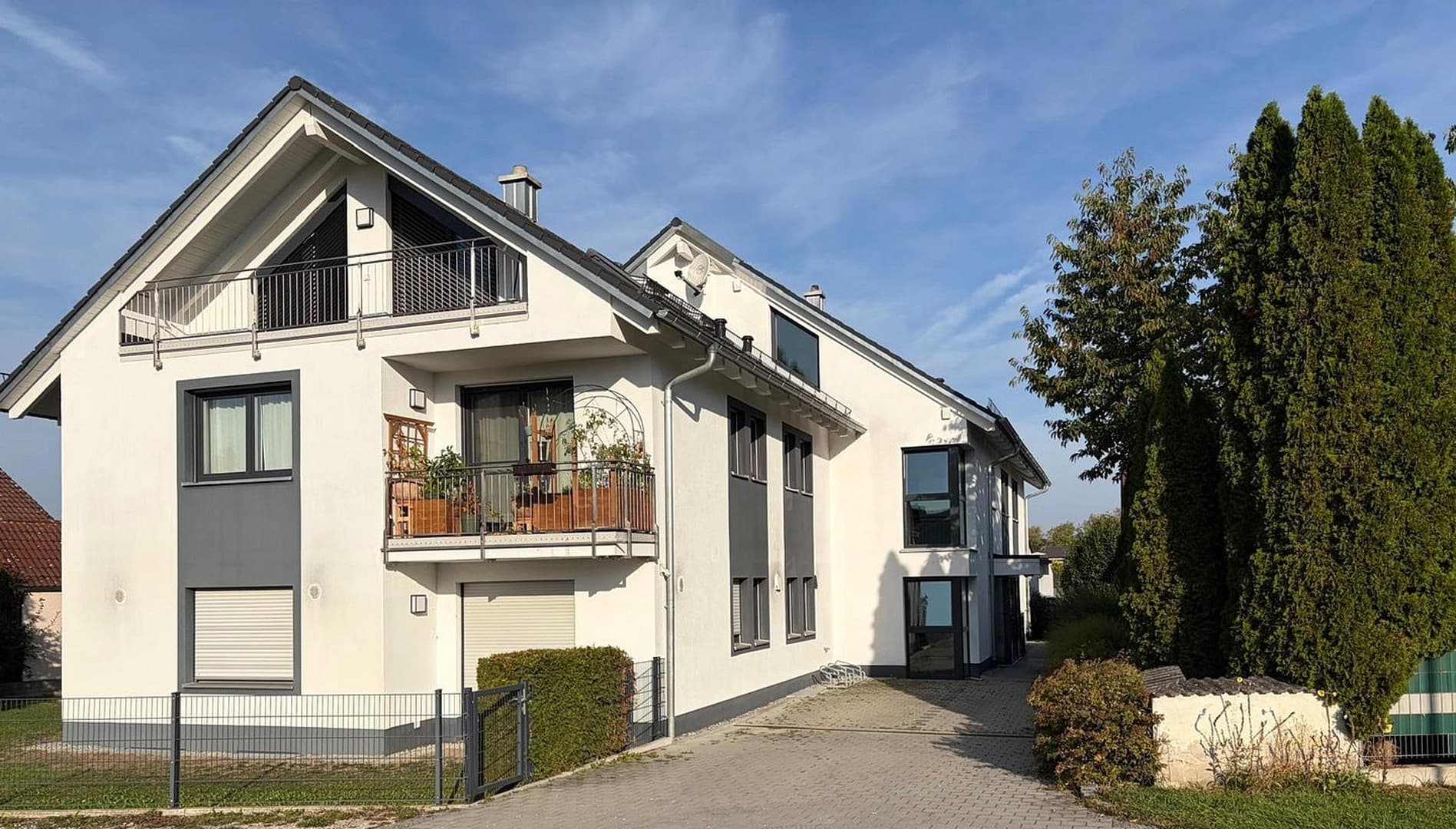Attraktive 5-Zimmer-Wohnung mit Balkon und Dachterrasse