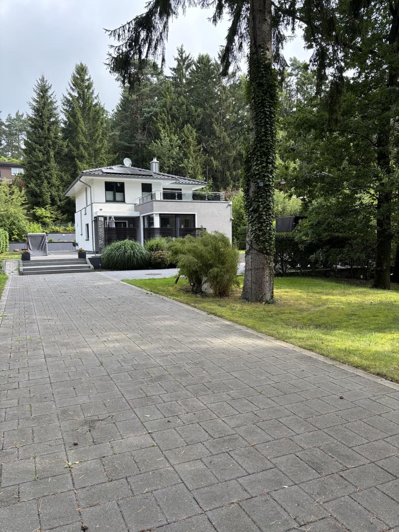 Haus sucht Familie-lichtdurchflutete Stadtvilla auf großem Grundstück