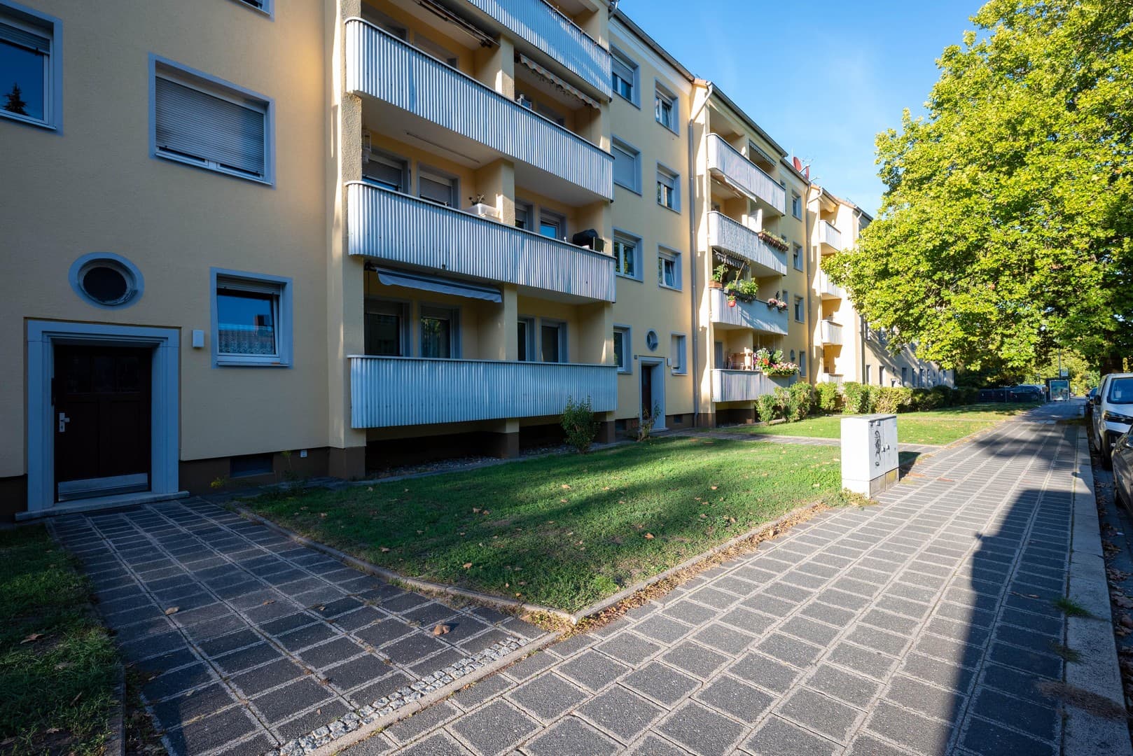 Von jung bis alt – frisch sanierte 2-Zimmer-Wohnung mit Sonnenbalkon im Hochparterre