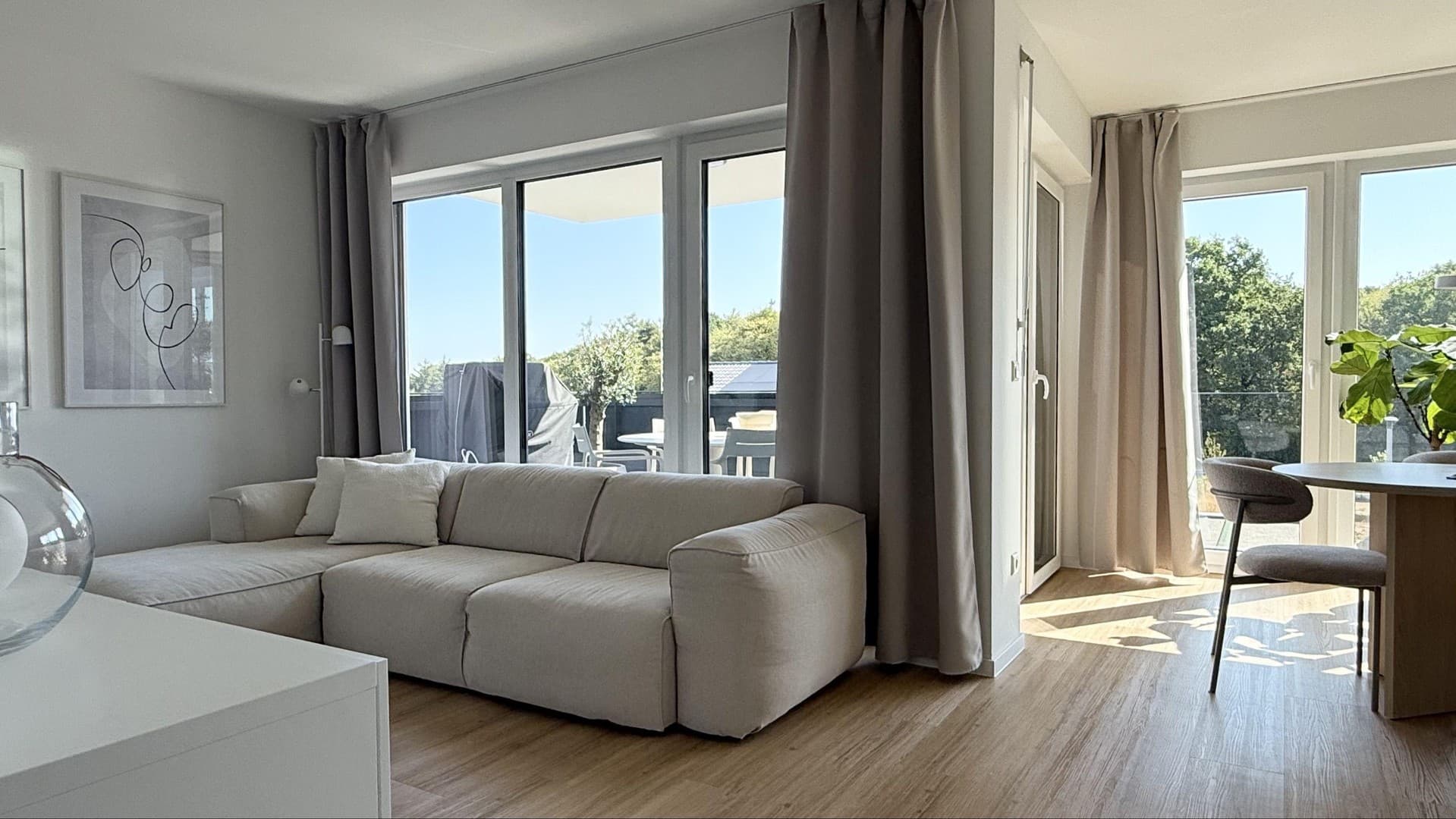 Neubau - sehr schöne, helle 3,5 Zi- Wohnung mit EBK, Balkon und Tiefgaragenstellplatz in Möckmühl