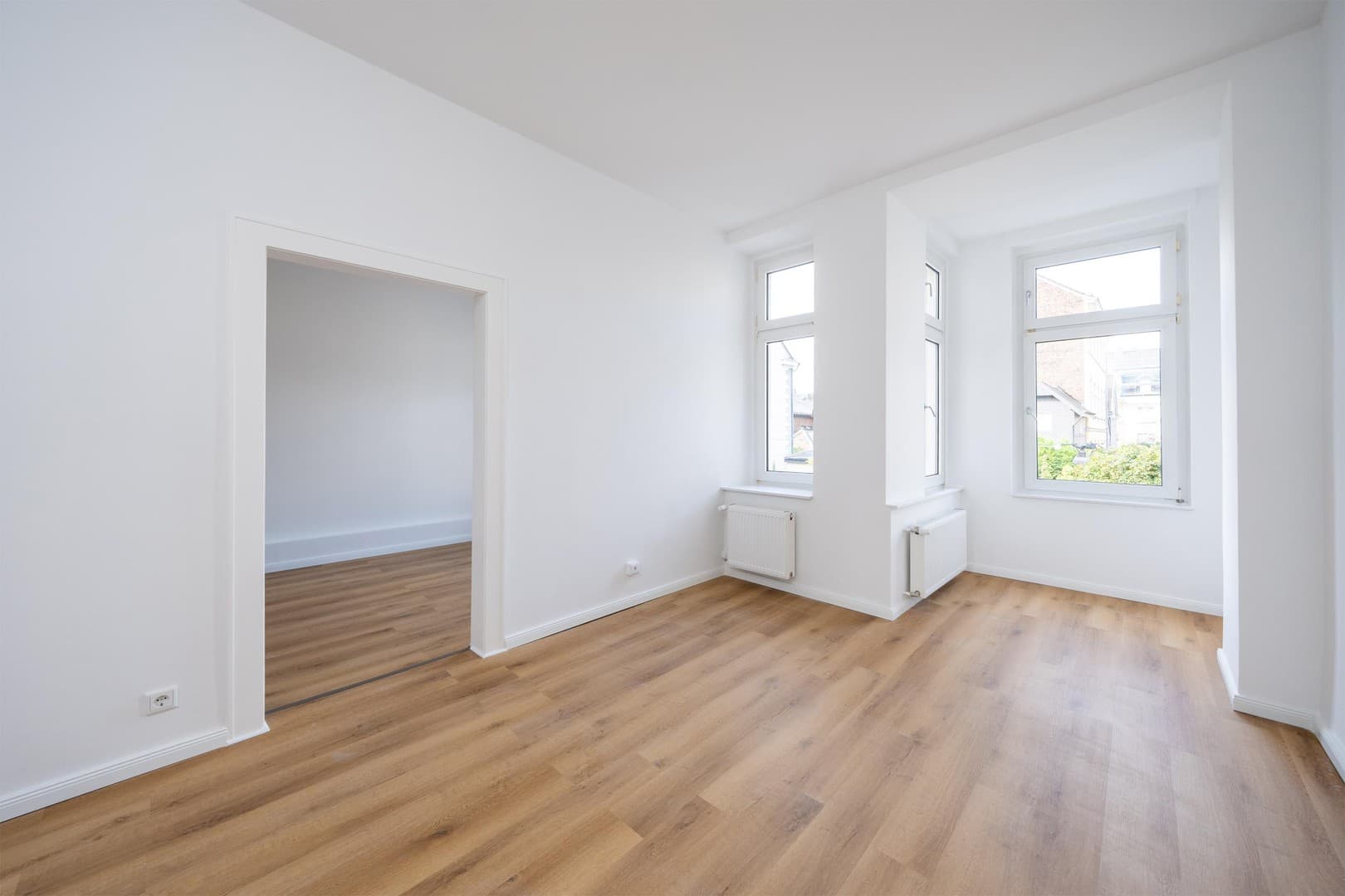 Erstbezug nach Sanierung: Helle 3-Zimmer-Altbauwohnung im denkmalgeschützten Jugendstilhaus