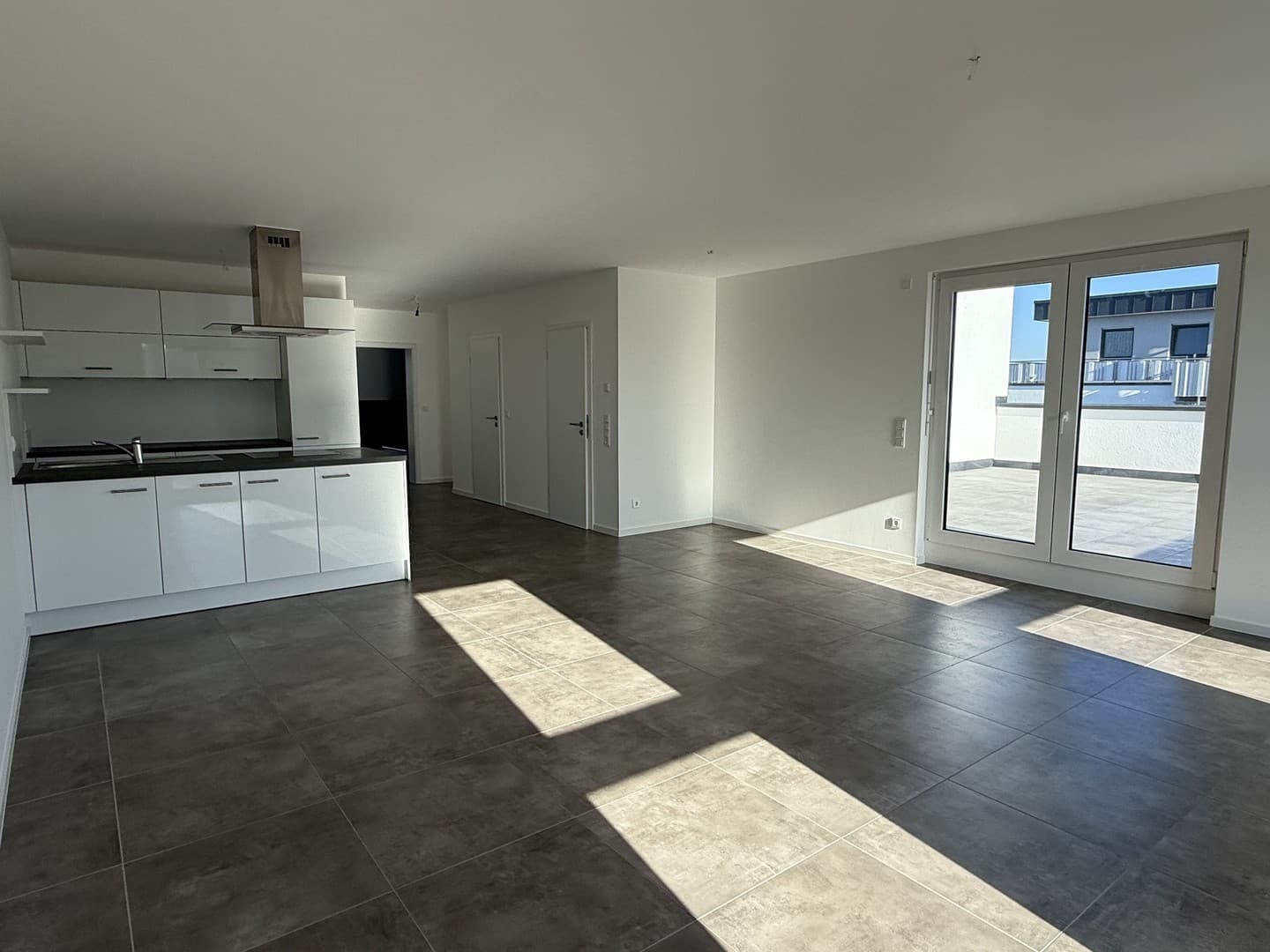 Moderne Penthouse mit XXL Dachterrasse & Einbauküche